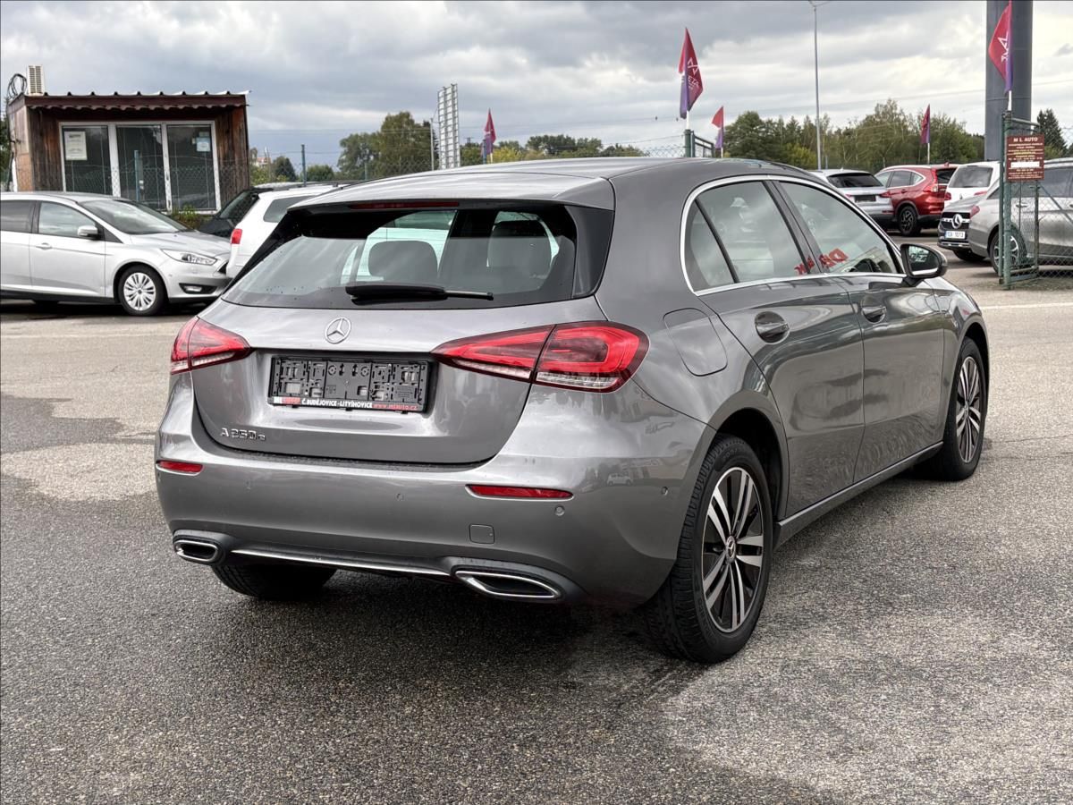 Mercedes-Benz Třídy A, 1,3 250e Full Led,Navi,Výhřev - fotka 2