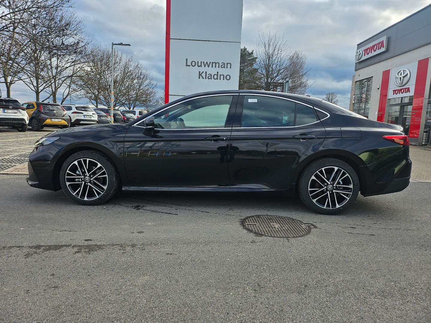 Toyota Camry, 2.5 HEV Executive - fotka 4