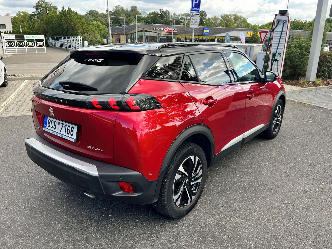 Peugeot 2008, GT 1.5 BlueHDi 96 kW - fotka 4