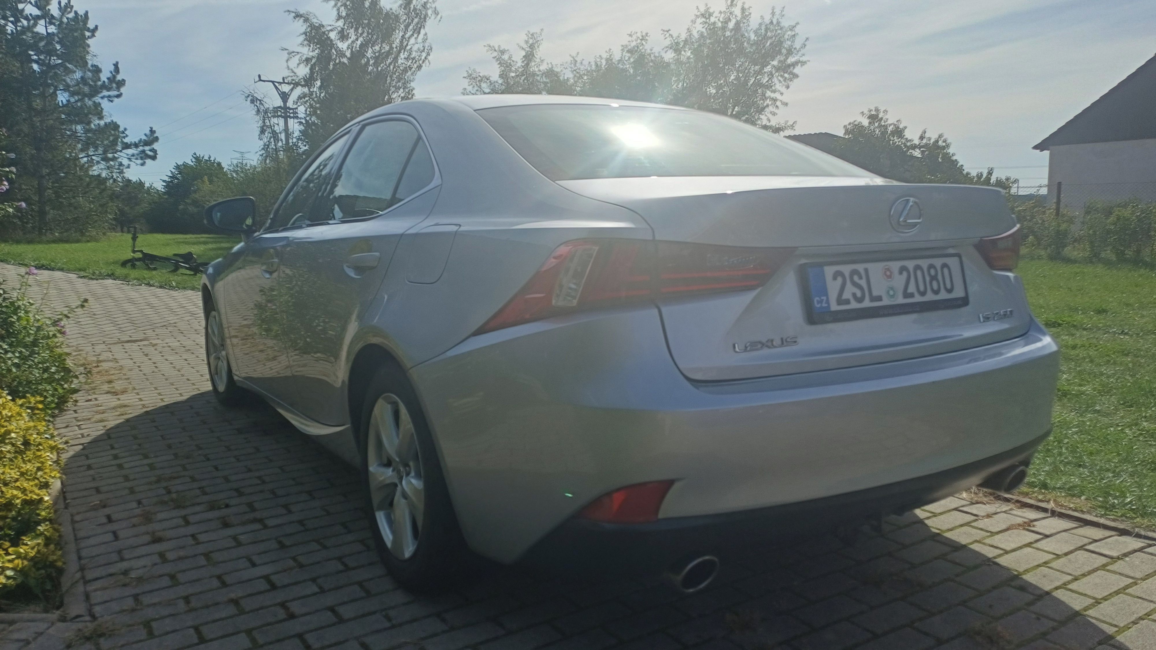 Lexus IS, Lexus IS 250, 2,5 V6 153 KW - fotka 4