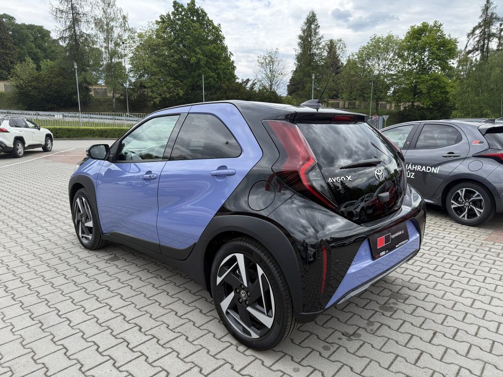 Toyota Aygo, 1.5 Hybrid Executive - fotka 5
