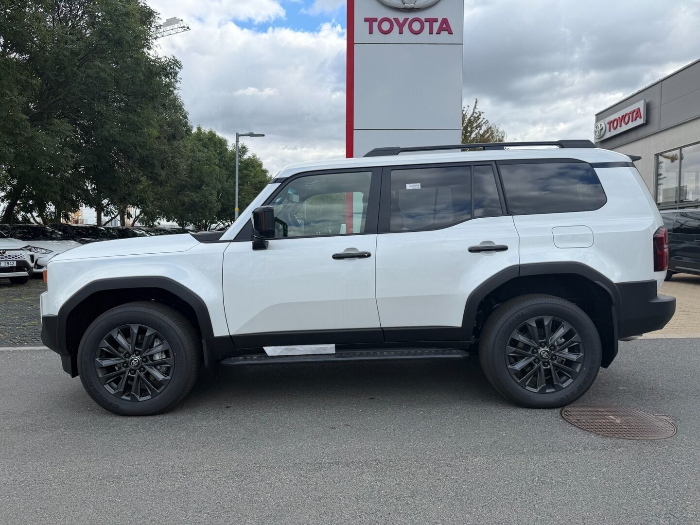 Toyota Land Cruiser, MC 2027 EXECUTIVE Skyview 2.8D - fotka 3