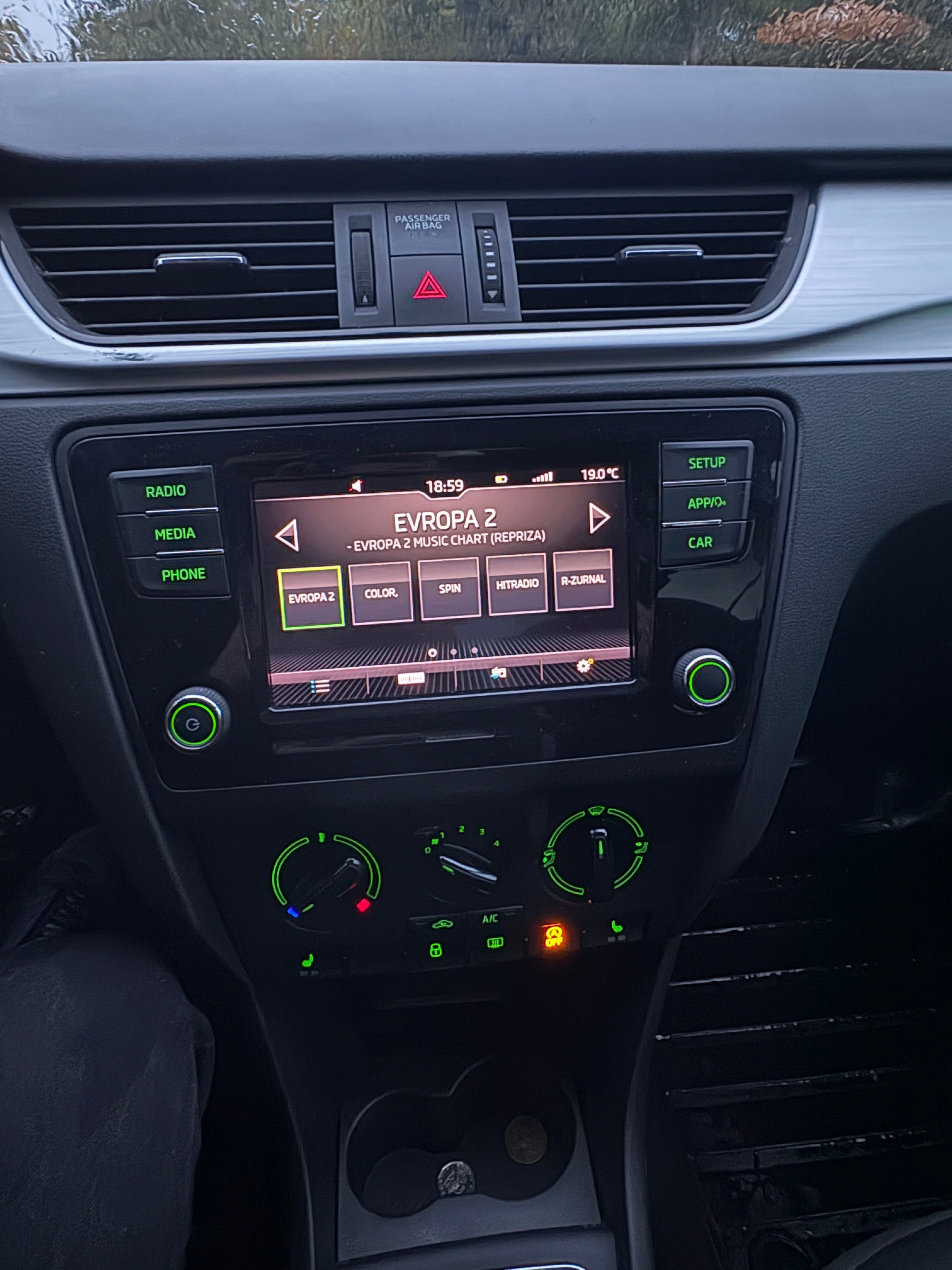 Škoda Rapid, Škoda Rapid 1.6 TDi 85 kw - fotka 6