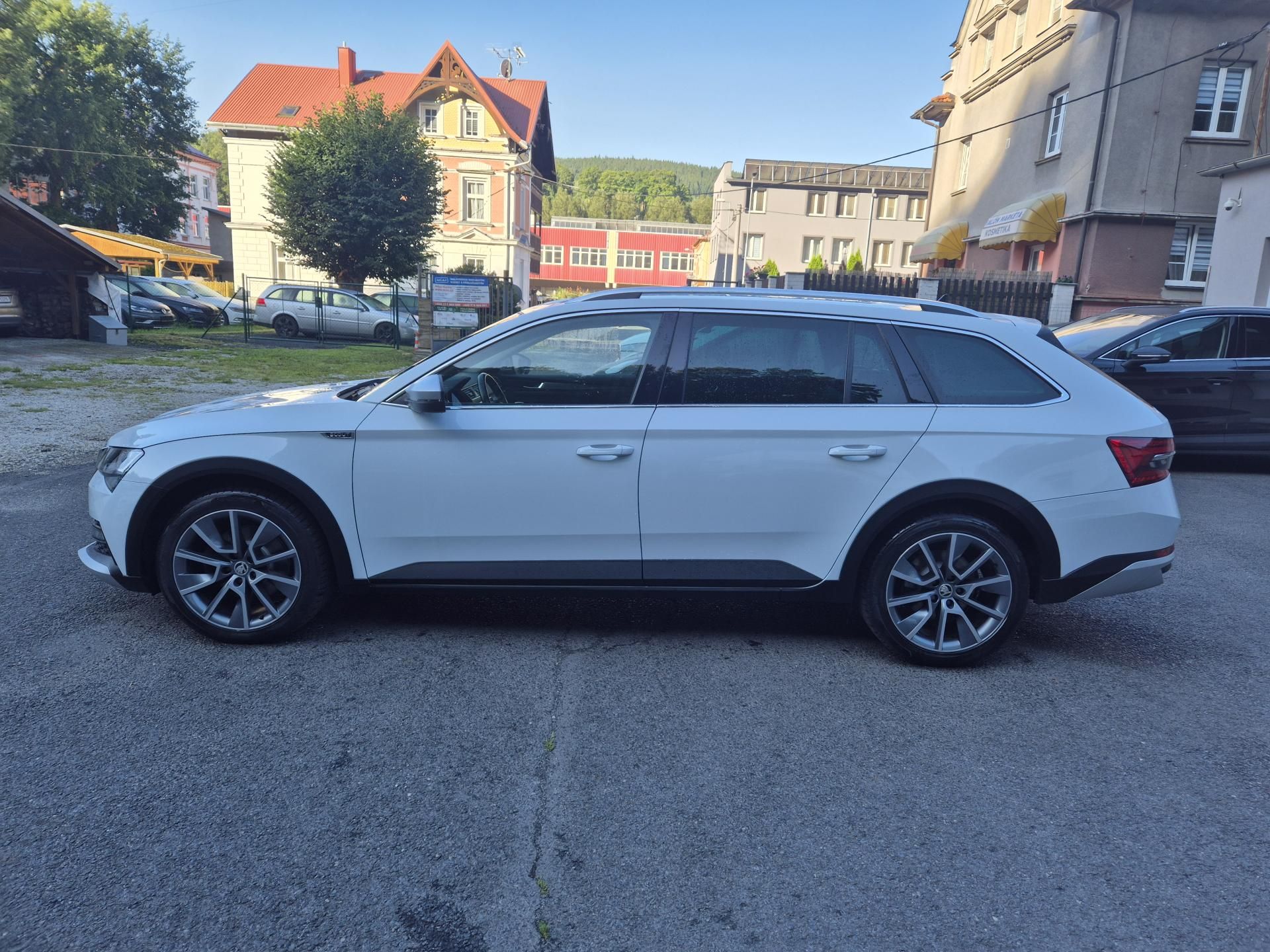 Škoda Superb, Combi Scout TDi,140kw,DSG,4x4 - fotka 6
