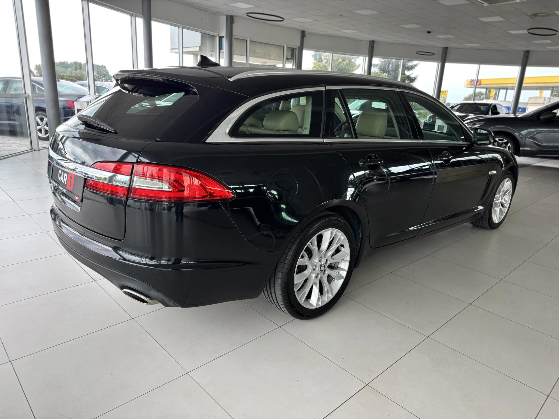 Jaguar XF, 2,2d 147kW*AUT*Navi*Kamera - fotka 5