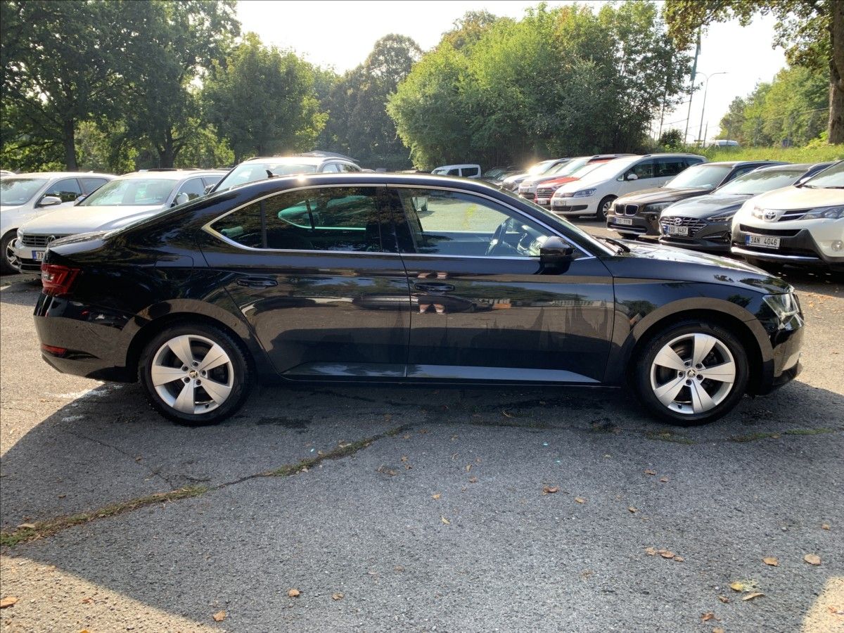 Škoda Superb, 1,5 TSI,ČR - fotka 4