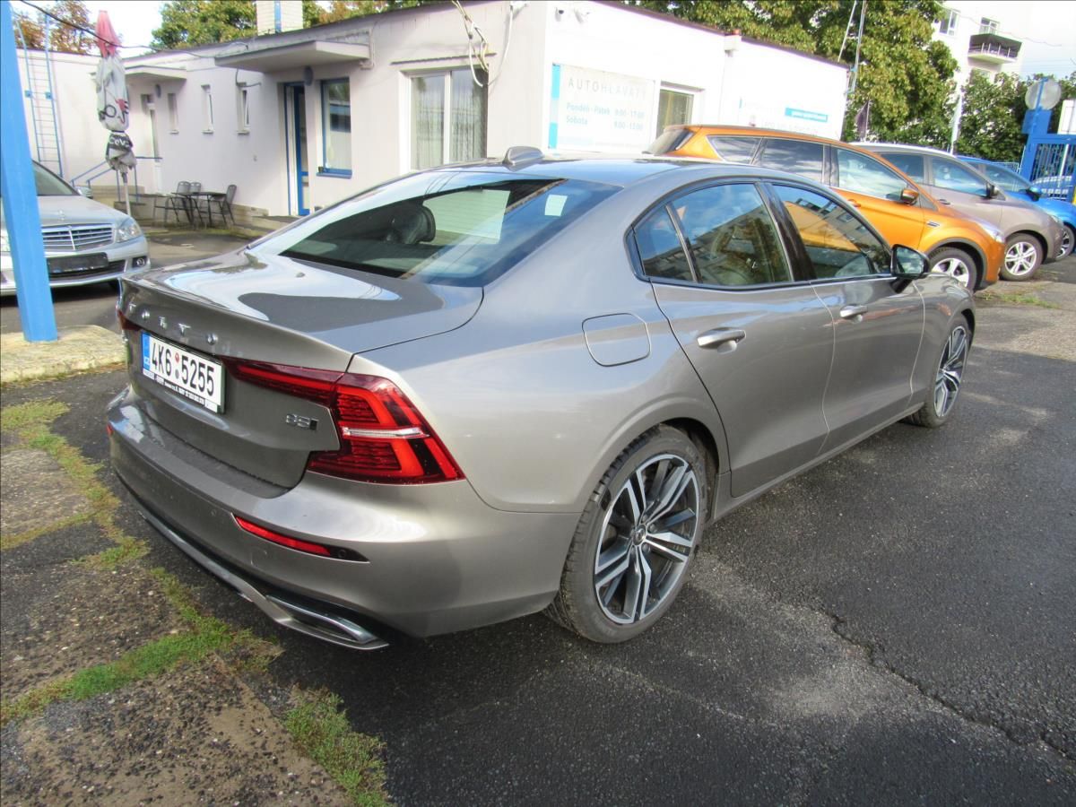 Volvo S60, 2,0 B5 184kW AWD R-Design - fotka 6