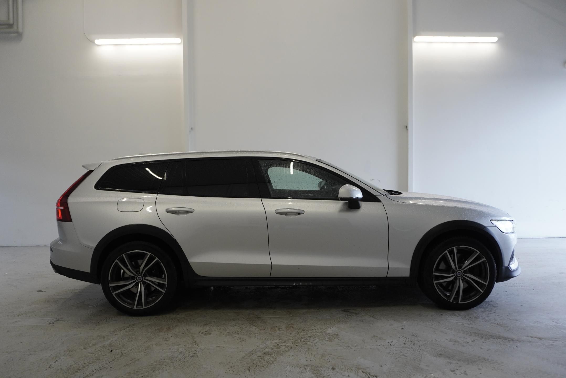 Volvo V60, CROSS COUNTRY D4 POLESTAR 4X4 - fotka 4