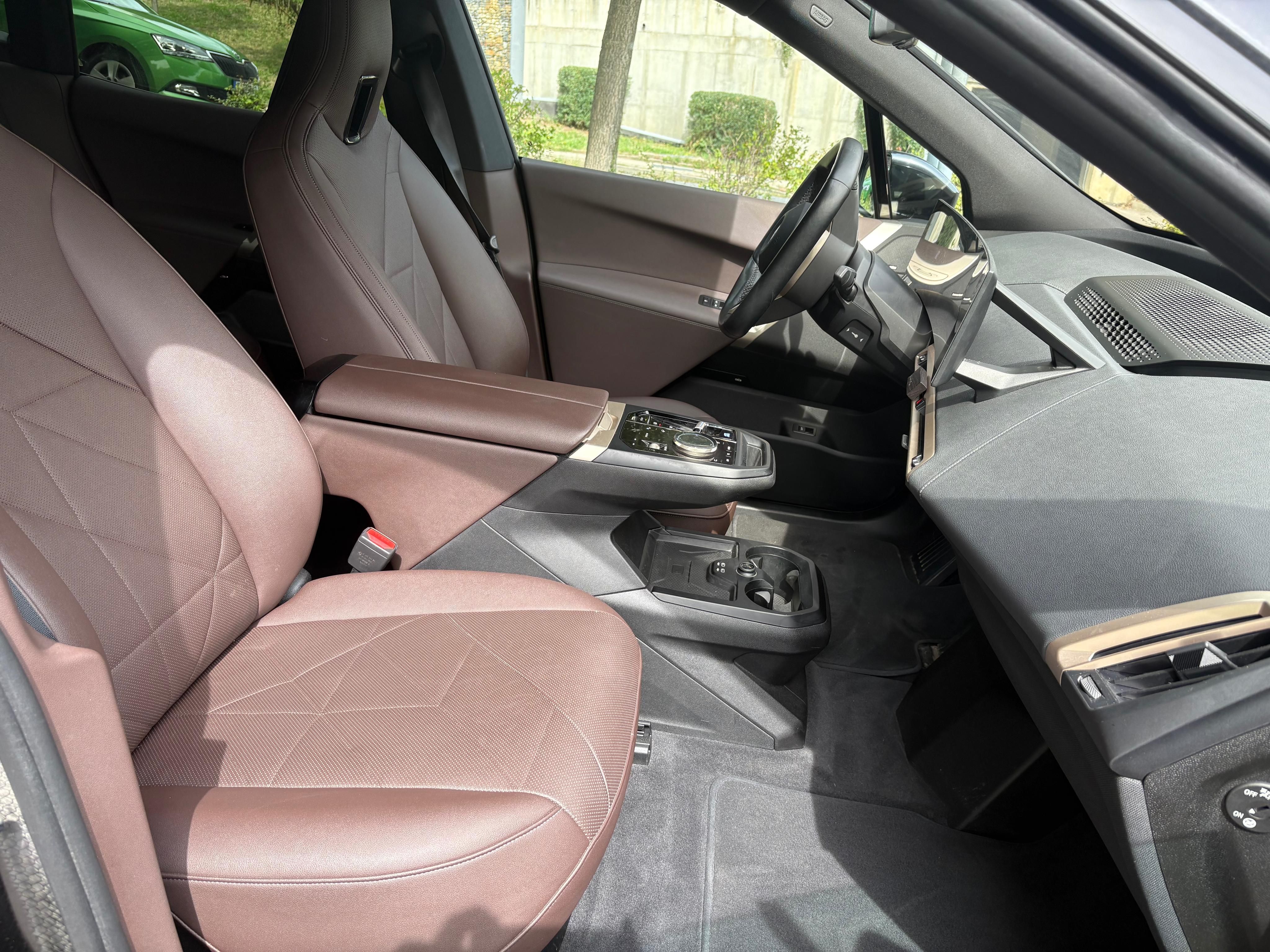 BMW iX, xDrive40 71 kWh TOPSTAV - fotka 5
