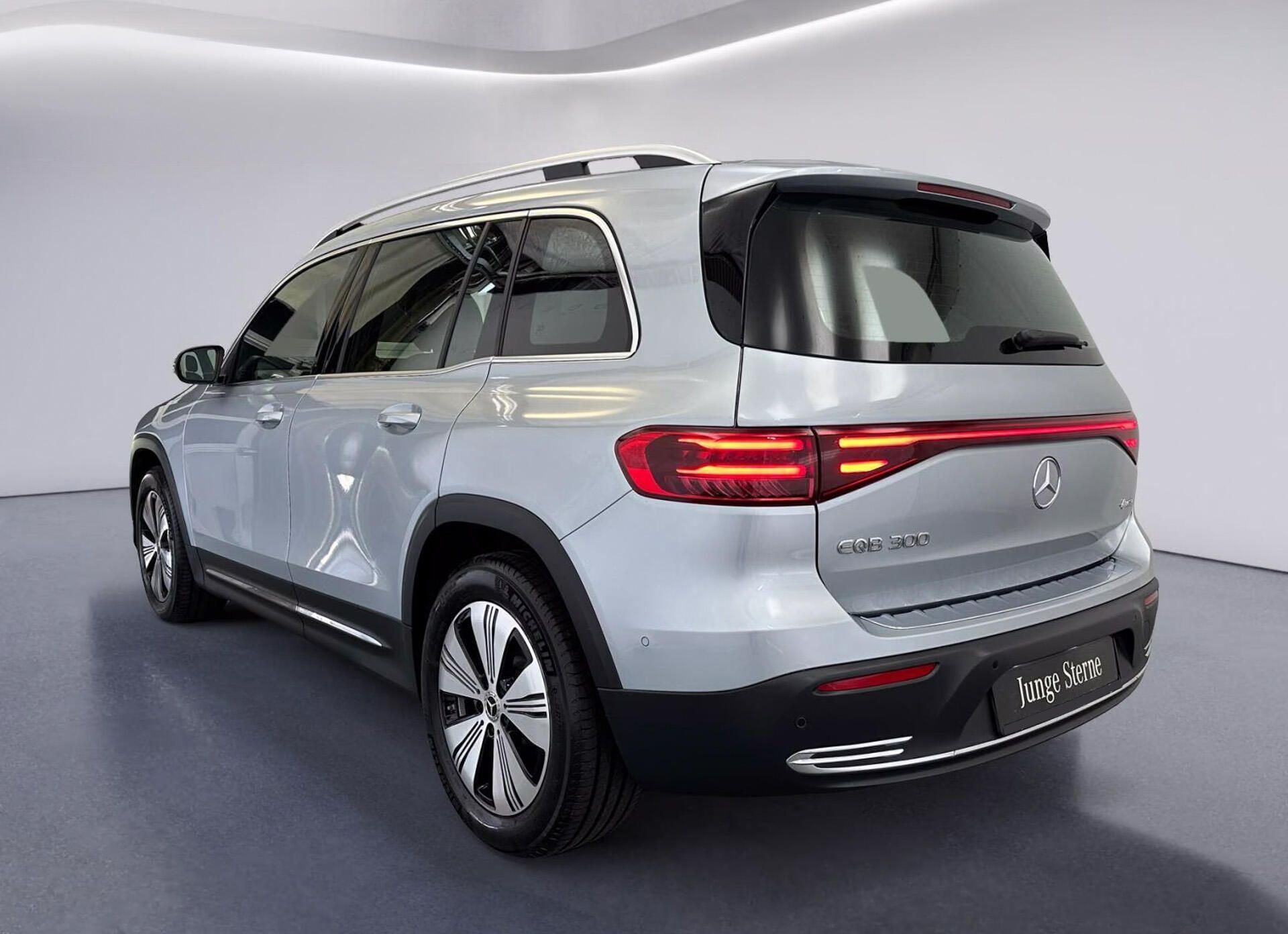 Mercedes-Benz EQB, 300 4M Progressive Ambient - fotka 4