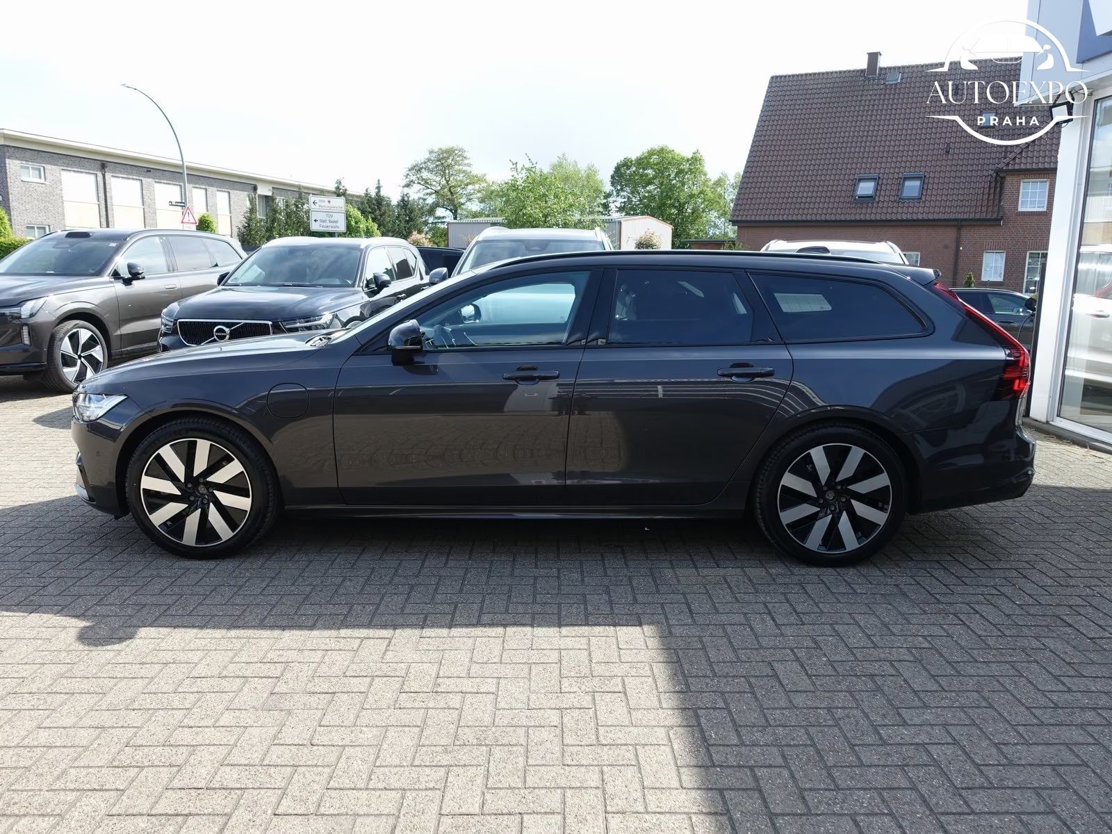 Volvo V90, Plus Dark T6 AWD Plug-in - fotka 4