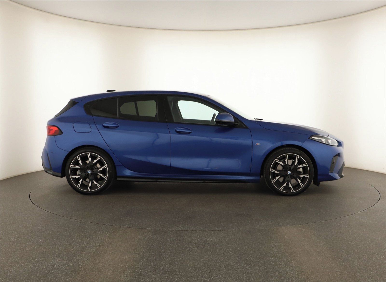 BMW Řada 1, 123 xDrive - fotka 6