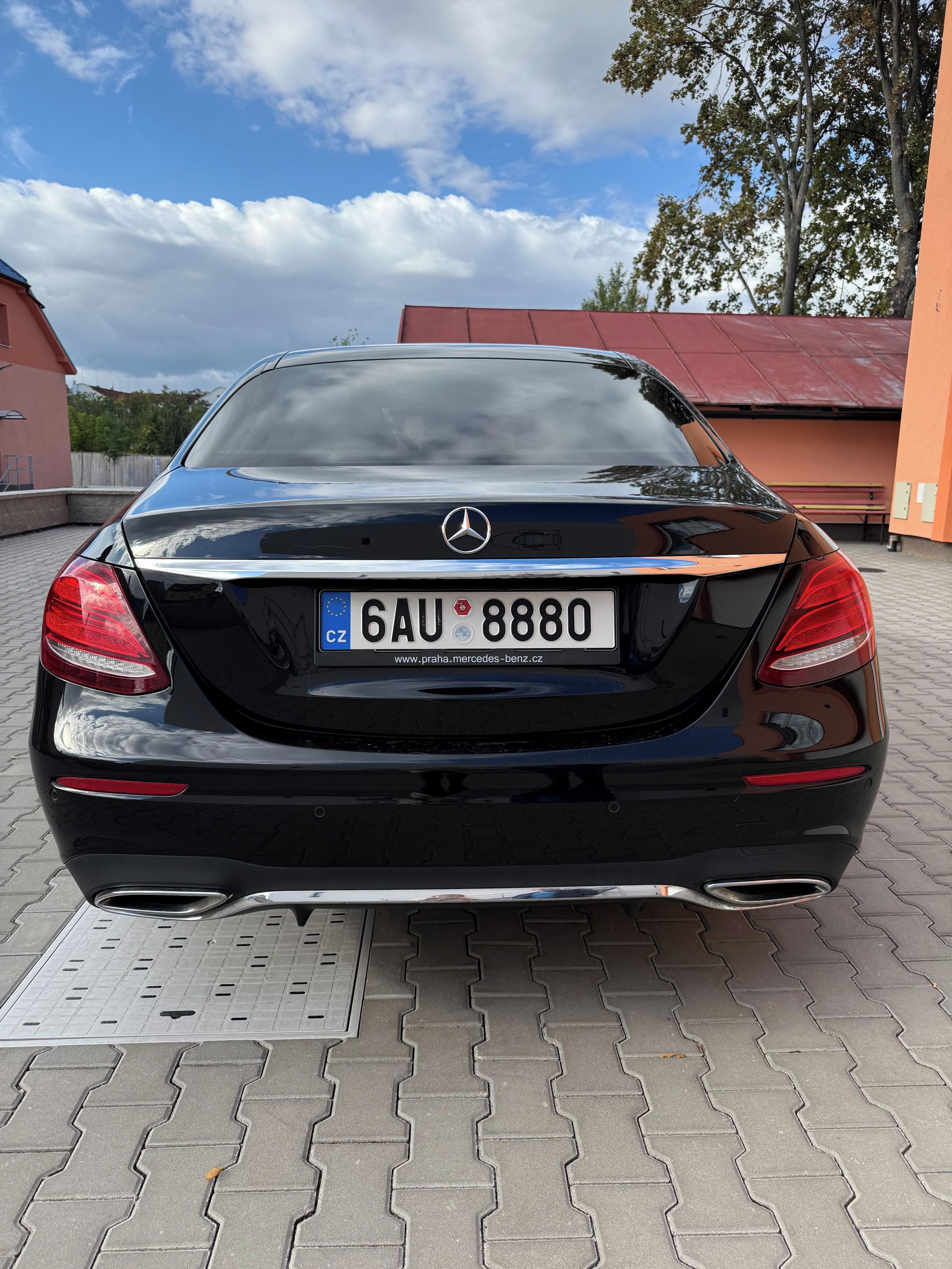 Mercedes-Benz Třídy E, Mercedes-Benz E 350d 4MATIC AM - fotka 2