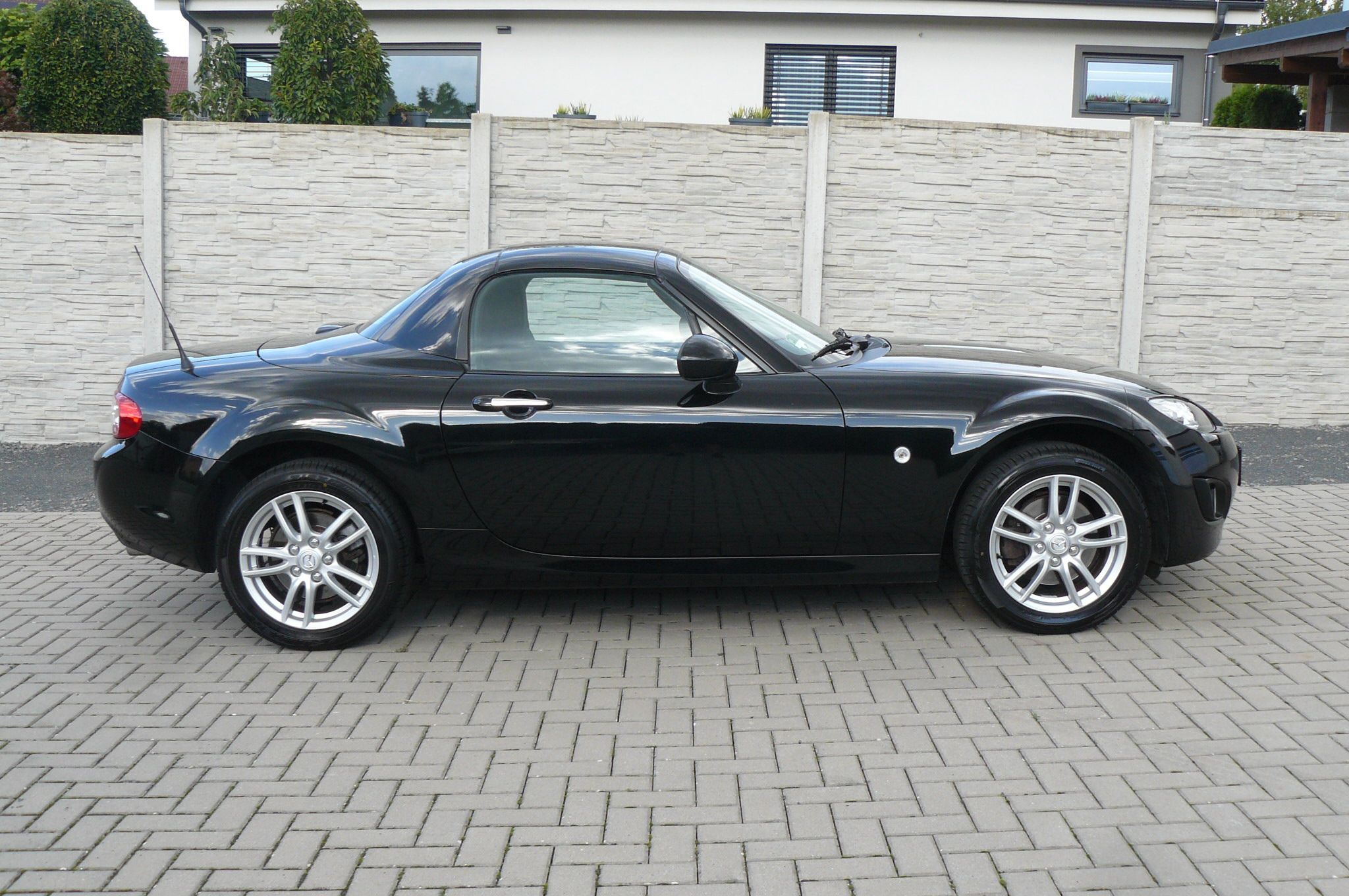 Mazda MX-5, 1.8i 16v, 93kW, EL. HARDTOP - fotka 3