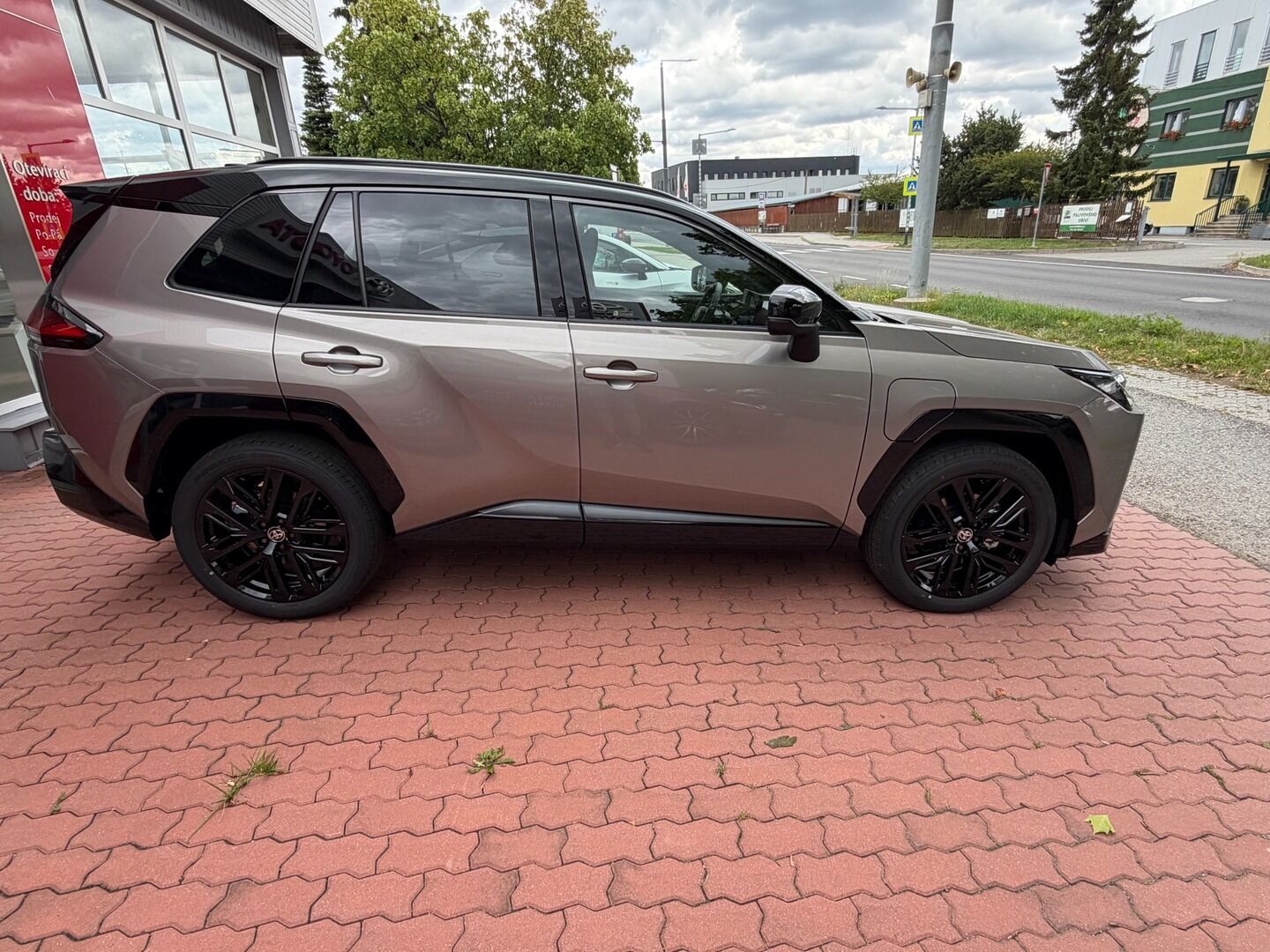 Toyota Rav4, 2.5 Plug-in hybrid Style 4x4 - fotka 5