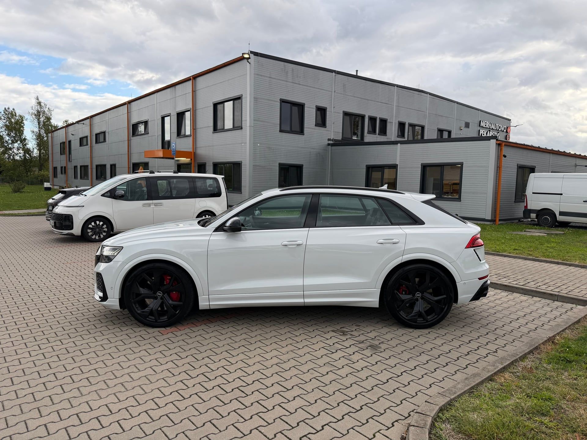 Audi RS Q8, 4.0 TFSI quattro/ČR-1.maj/DPH - fotka 4