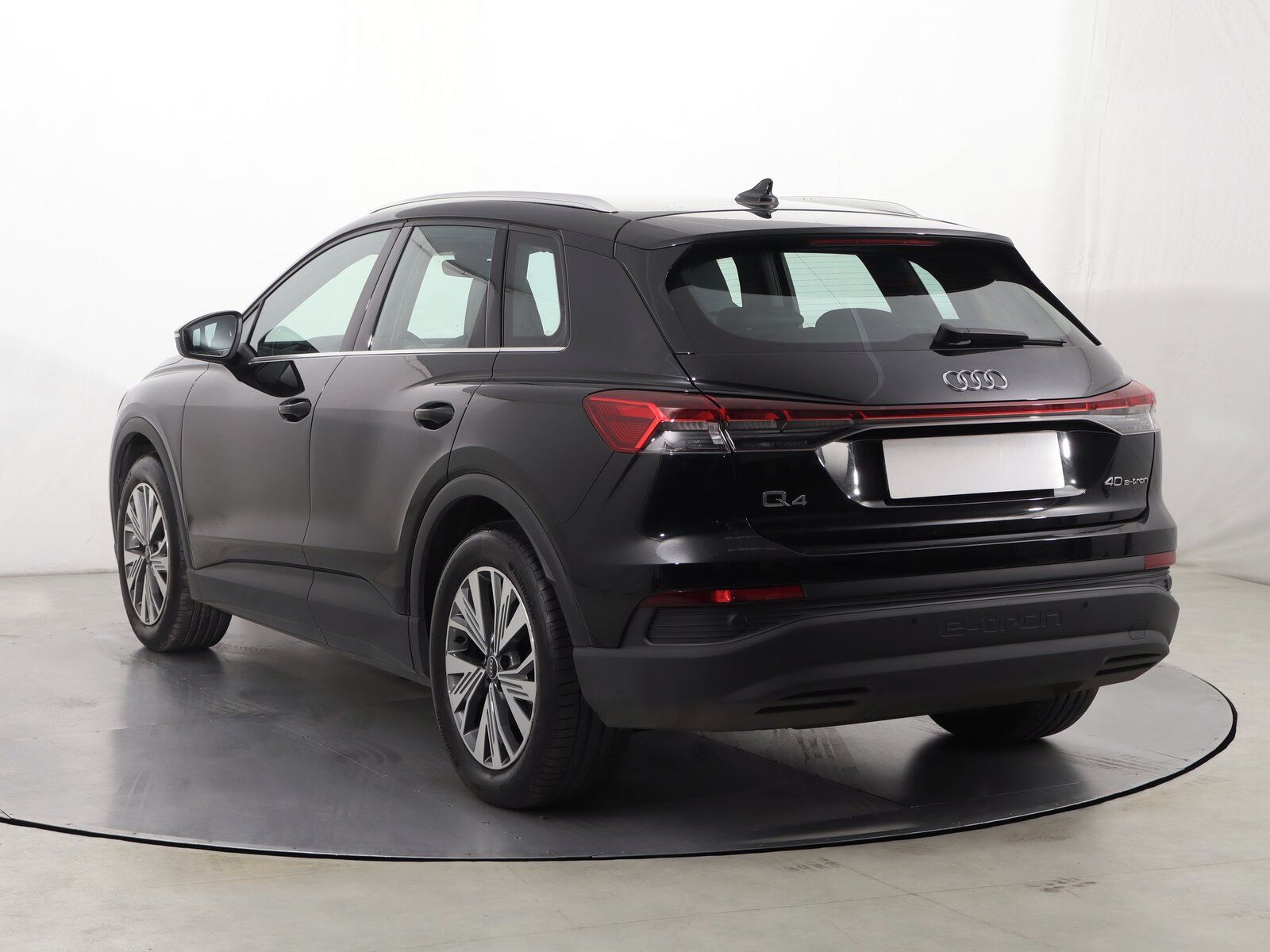 Audi Q4 e-tron, 40 e-tron, SoH 95%, S-Line - fotka 4