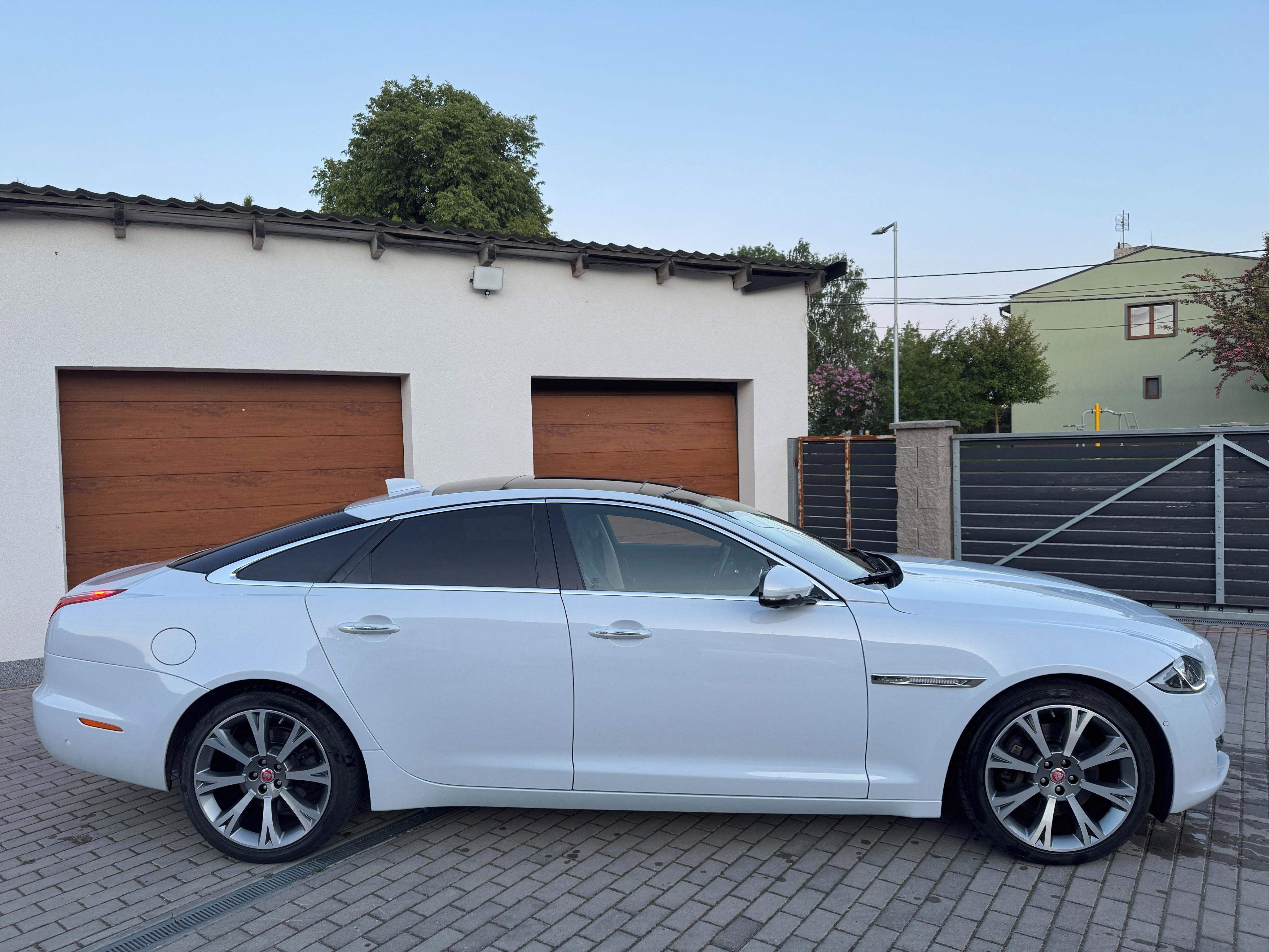 Jaguar XJ - fotka 4