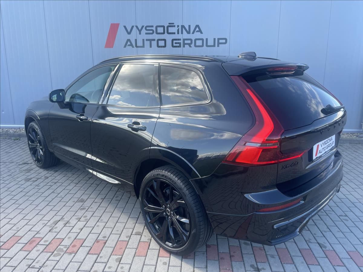 Volvo XC60, 2,0 B5 AWD PLUS BLACK EDITION - fotka 2
