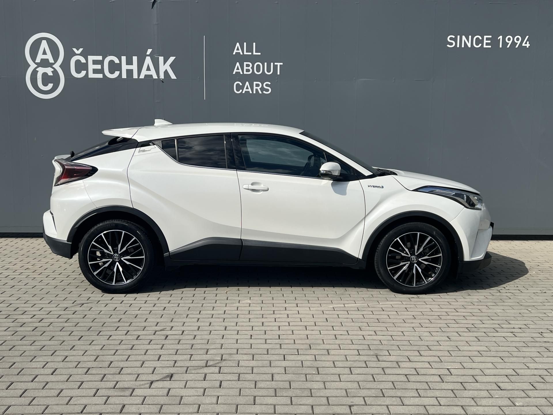 Toyota C-HR, Hybrid 1.8 VVT-i E-CVT - fotka 4