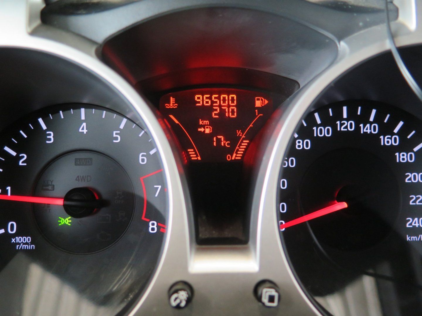 Nissan Juke, 1.6i,klima,navi,keyless,kamera - fotka 6