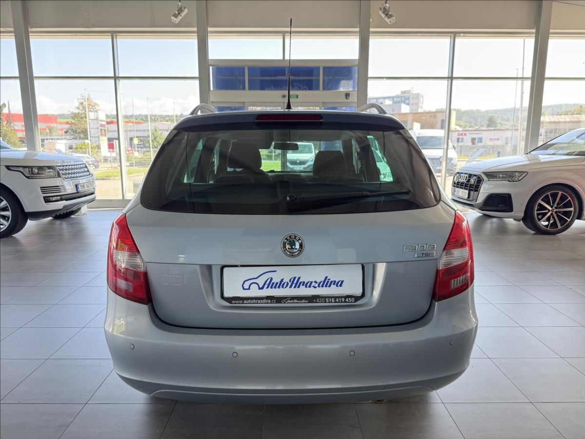 Škoda Fabia, 1,2   TSI 77kW,1.MAJ,SERVISKA - fotka 5