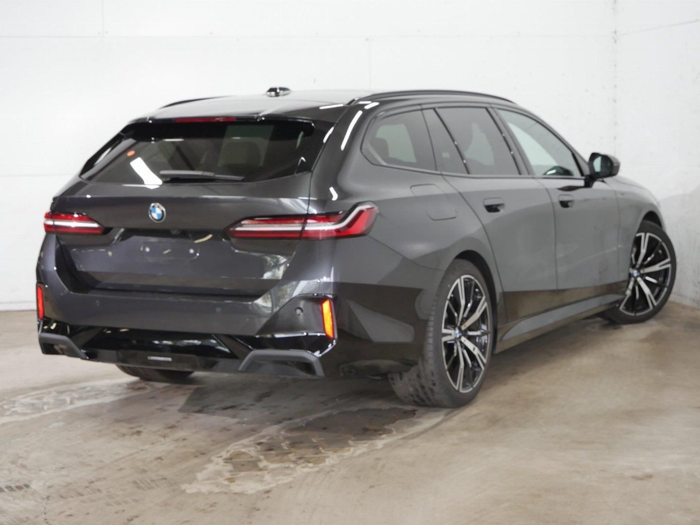 BMW Řada 5, 520d xDrive Touring Tažné - fotka 4