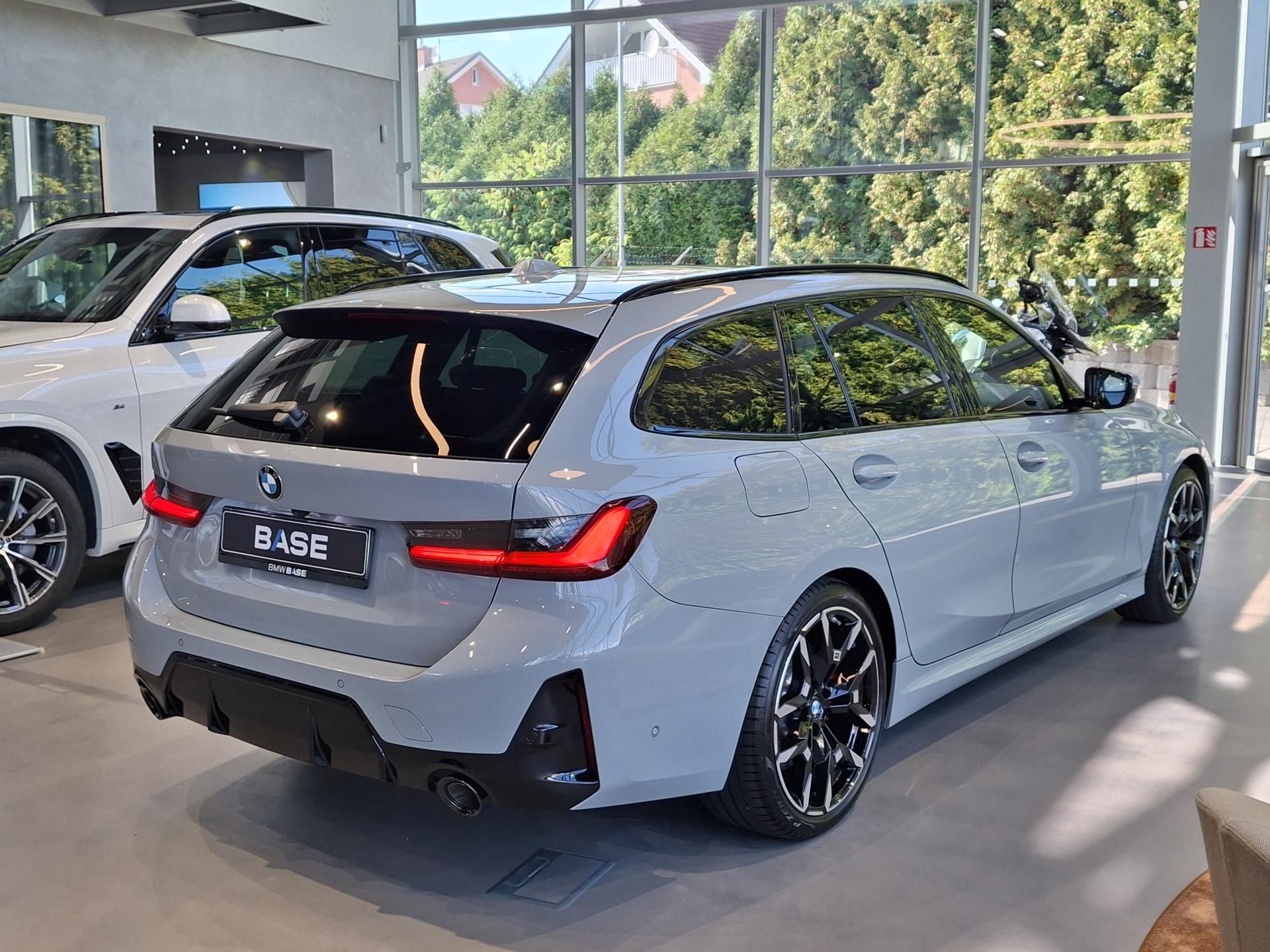 BMW Řada 3, 320d xDrive Touring M-Sport - fotka 6