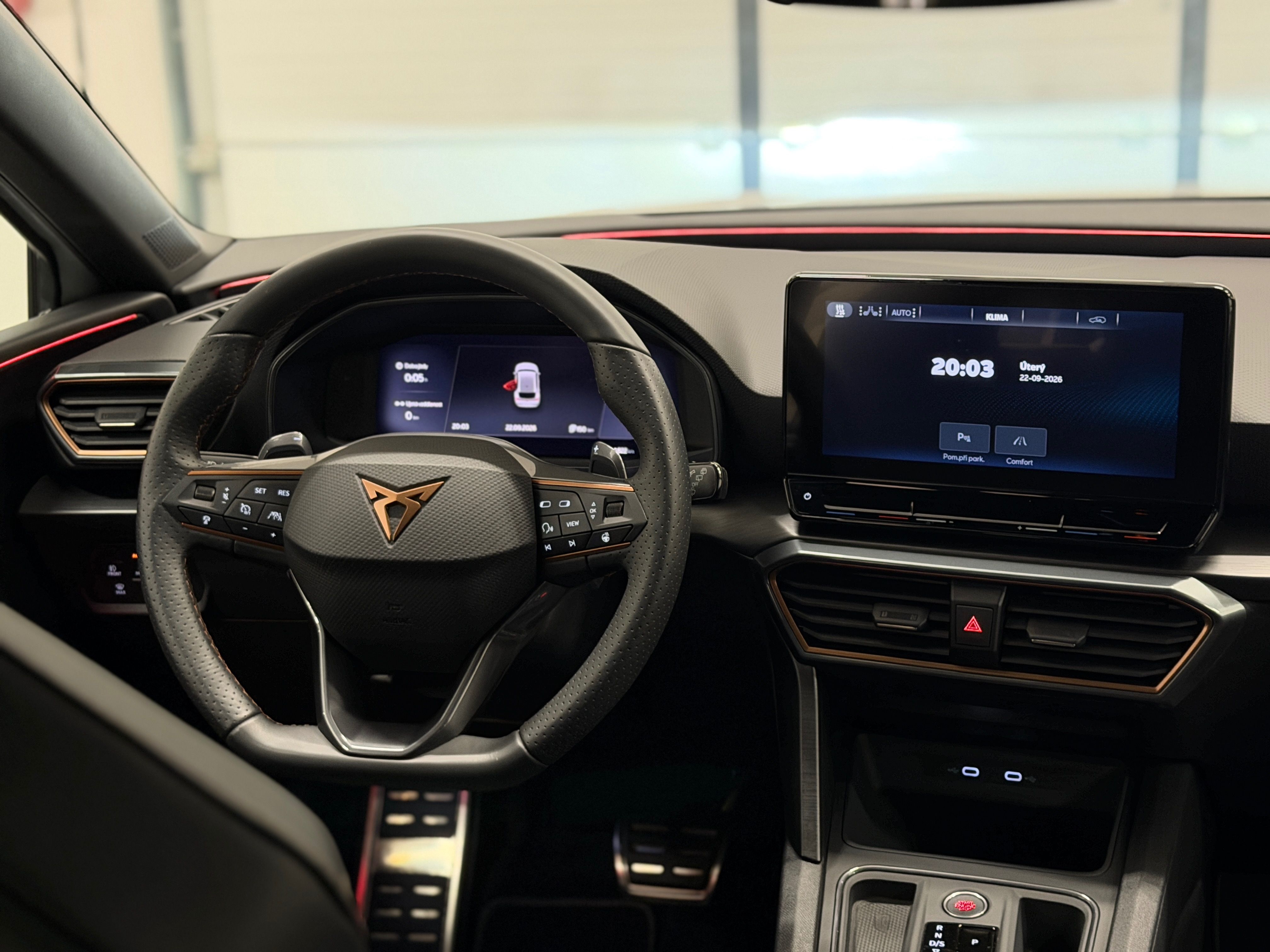 Cupra Leon, 1.4 e-HYBRID VZ 180 *1M*DPH* - fotka 4