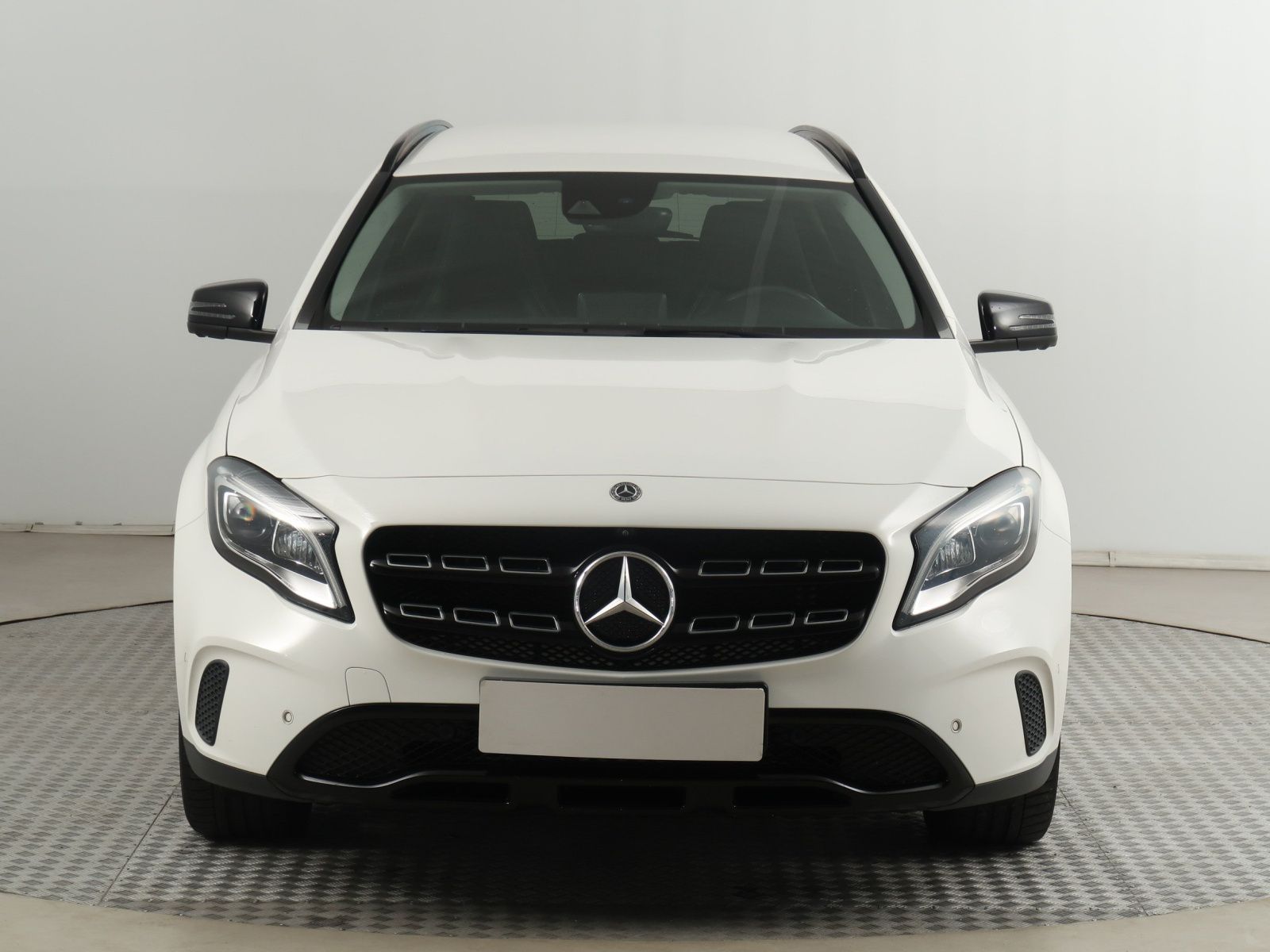 Mercedes-Benz GLA, 220 4MATIC, Urban, 4X4 - fotka 2