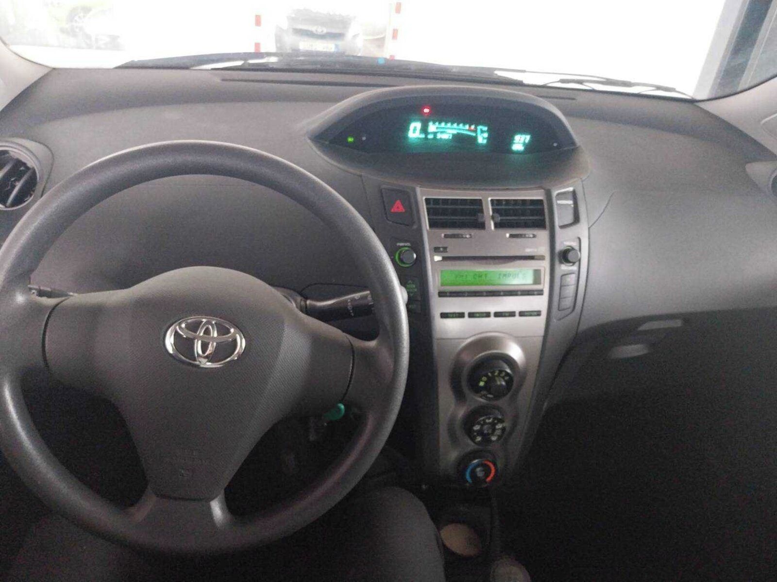 Toyota Yaris, 1.0 VVT-i, ČR,1.maj - fotka 3