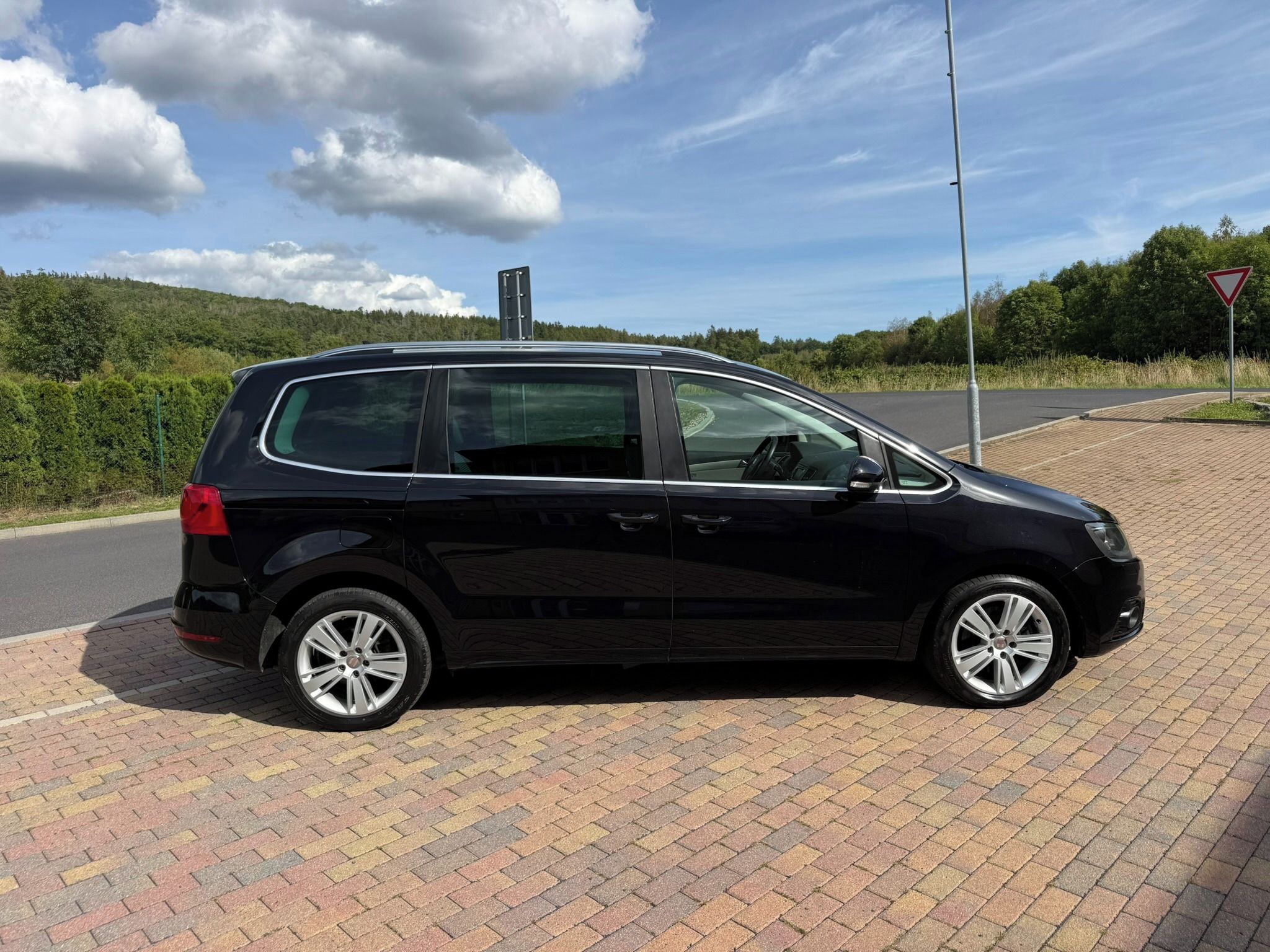 Seat Alhambra, 2.0 TDI 130kW 7 MÍST,KAMERA - fotka 6