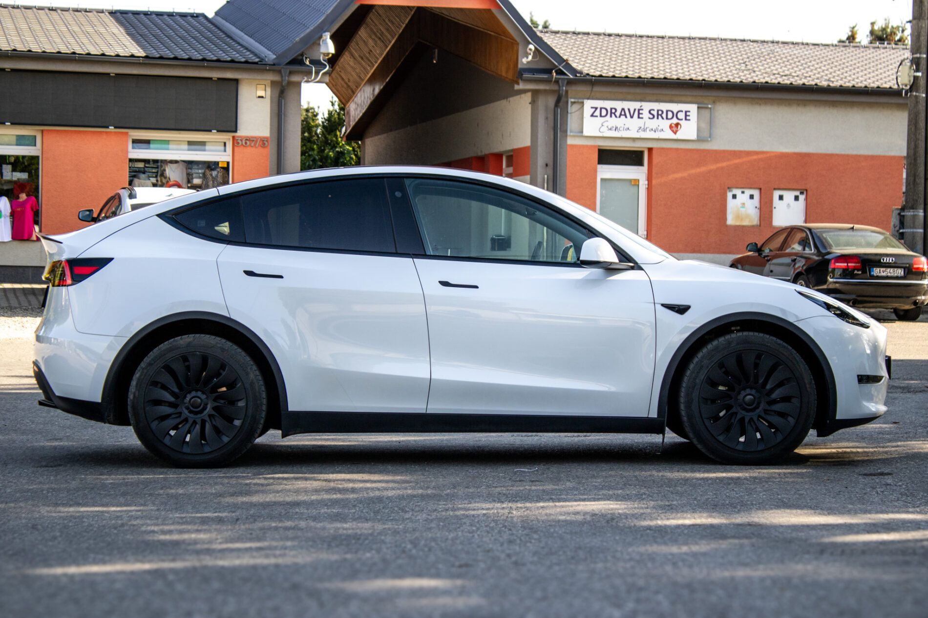Tesla Model Y - fotka 4