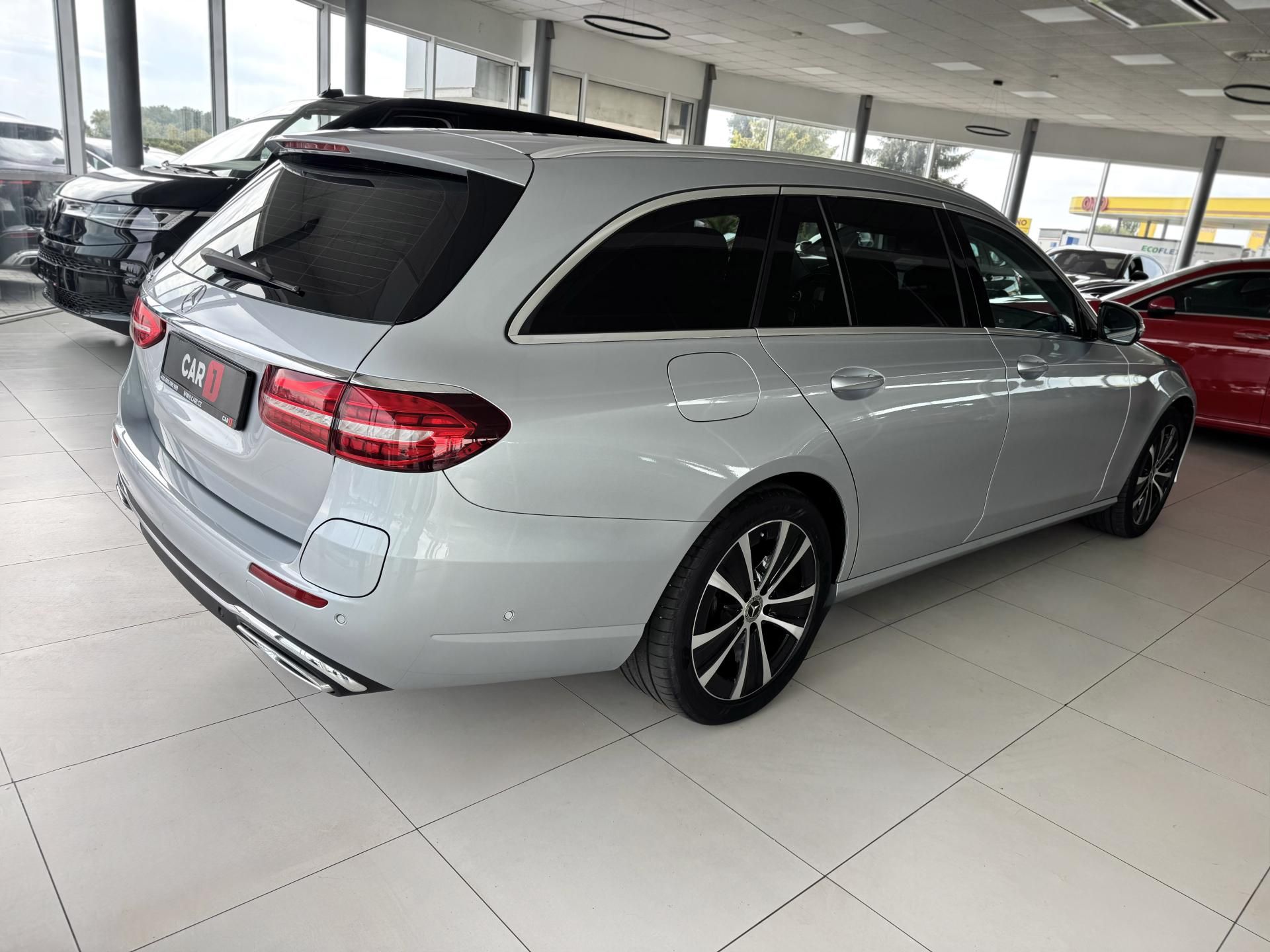 Mercedes-Benz Třídy E, 300e 235kW*Webasto*Tažné*DPH - fotka 5