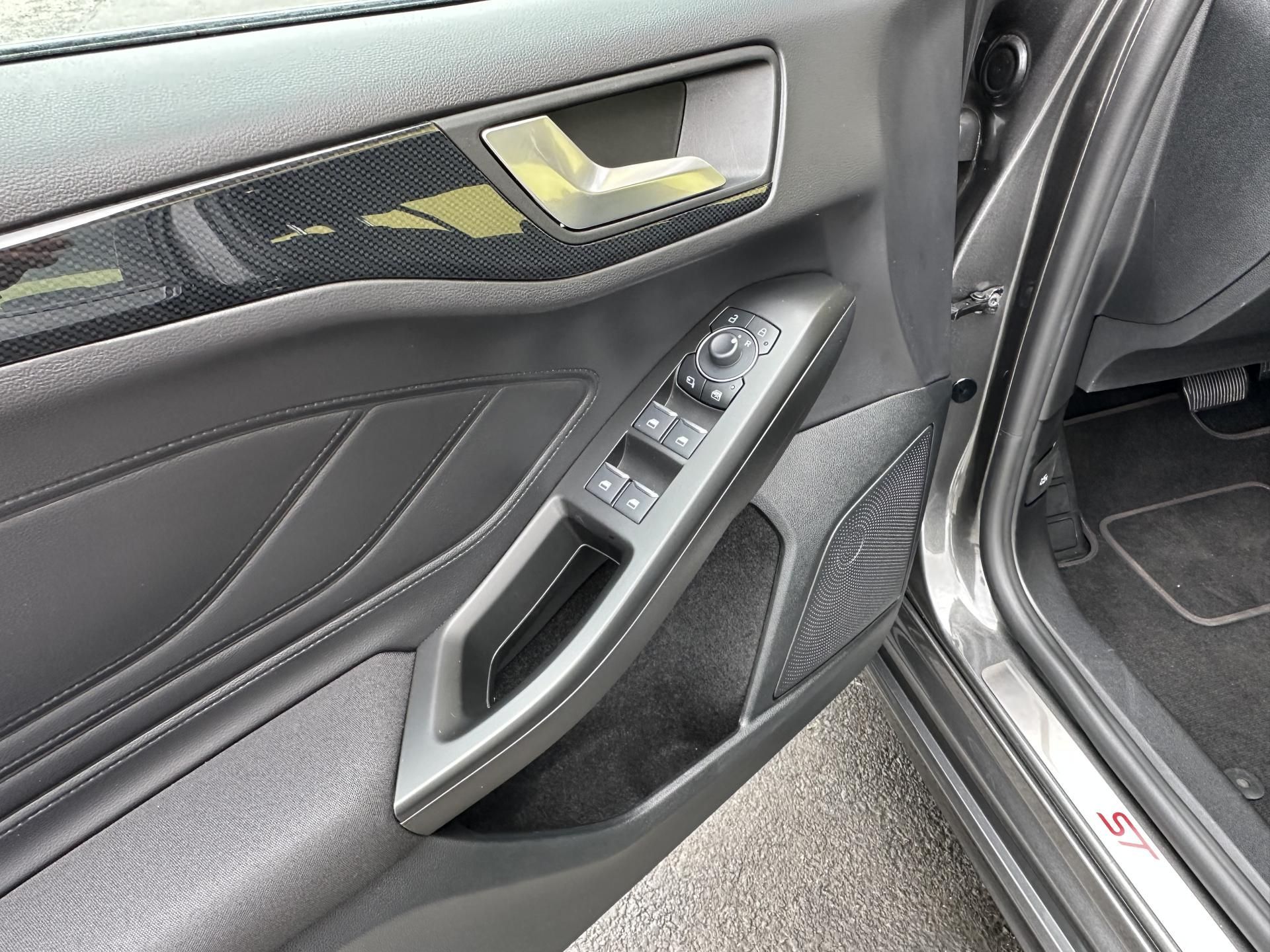 Ford Focus, KOMBI ST LINE 1.5/85kW * LED - fotka 5