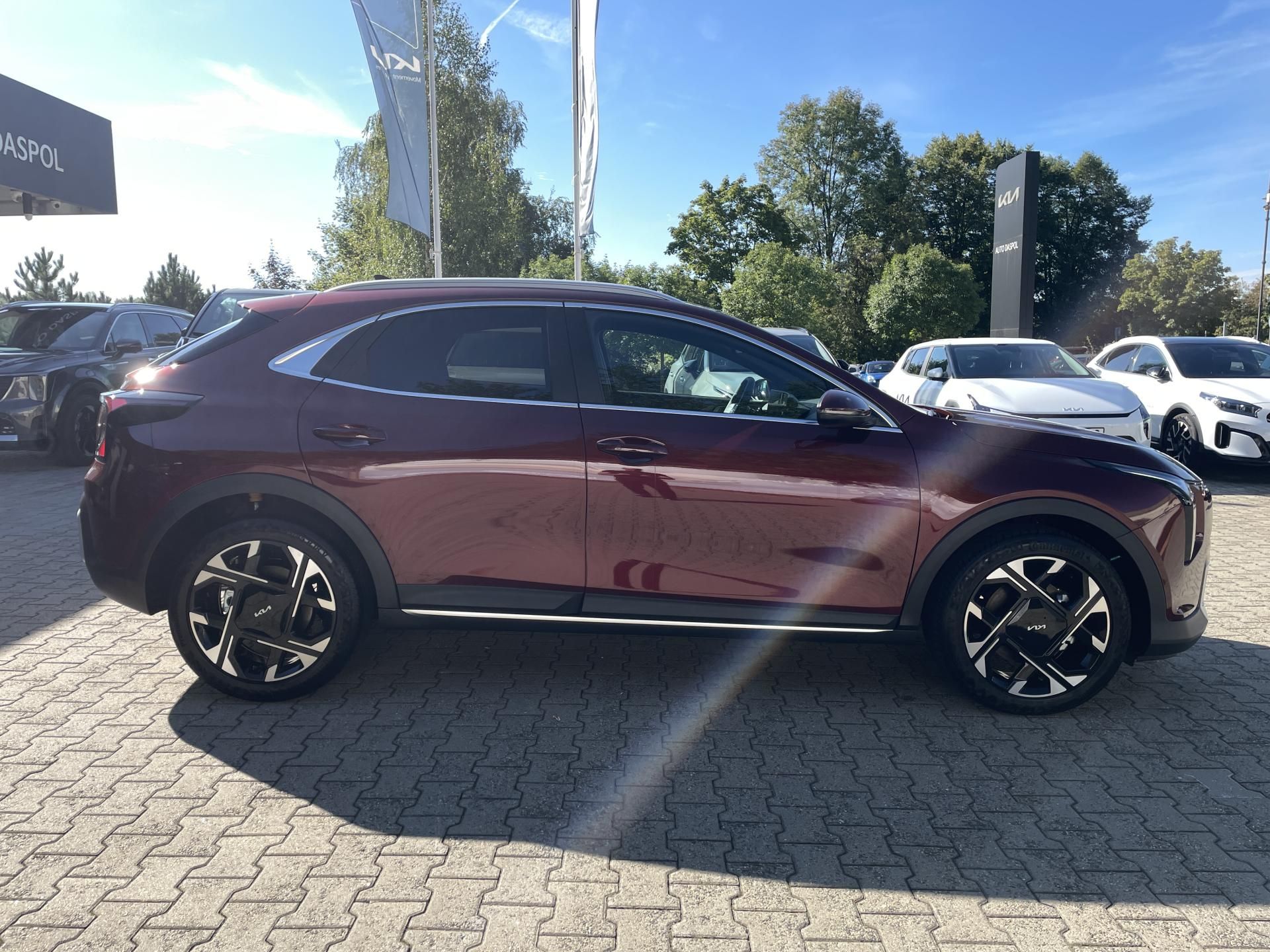 Kia XCee´d, 1,6T-GDi 7DCT TOP 2027 - fotka 2