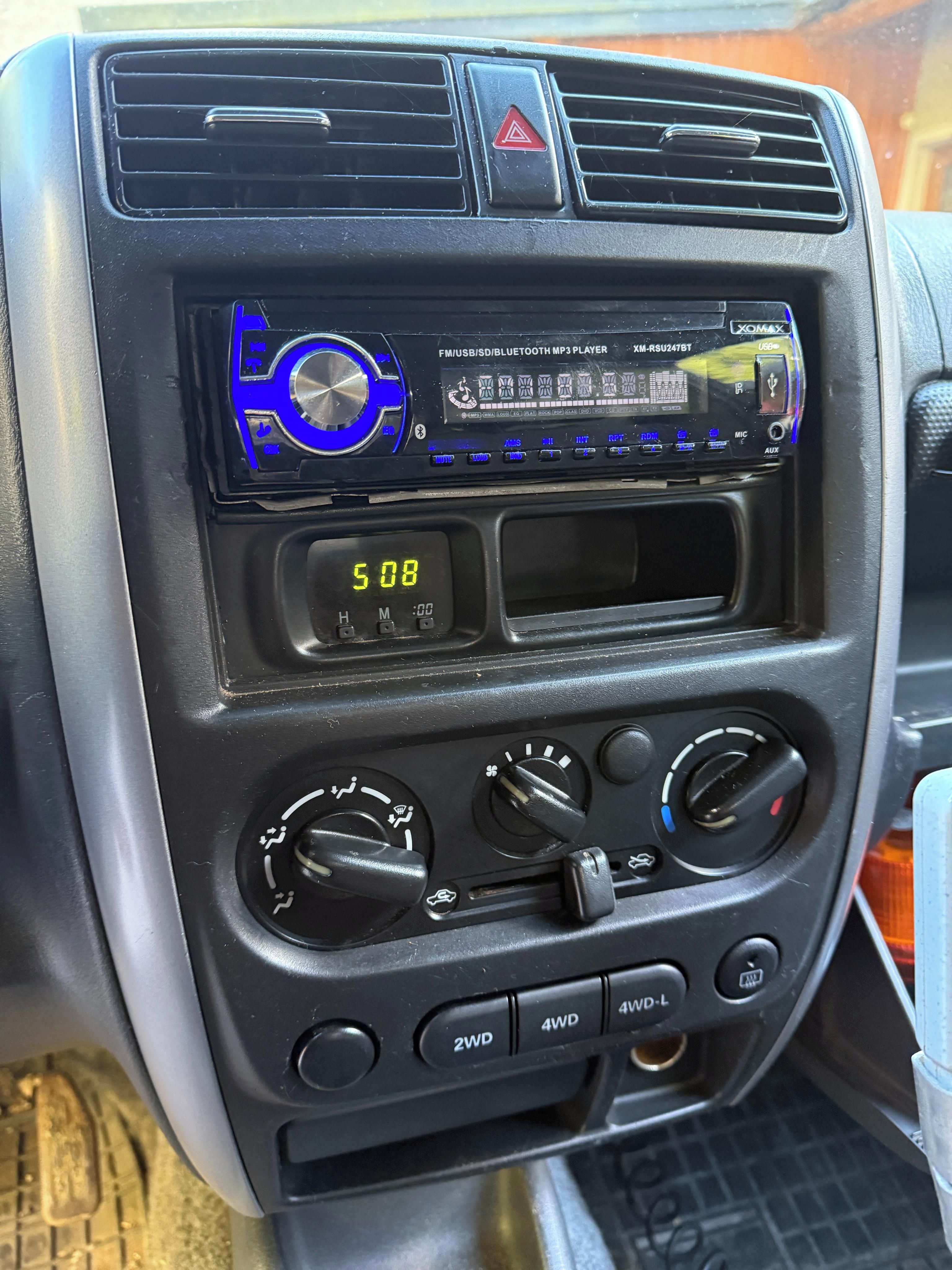 Suzuki Jimny, Suzuki Jimny, 4x4 + Radlice - fotka 6