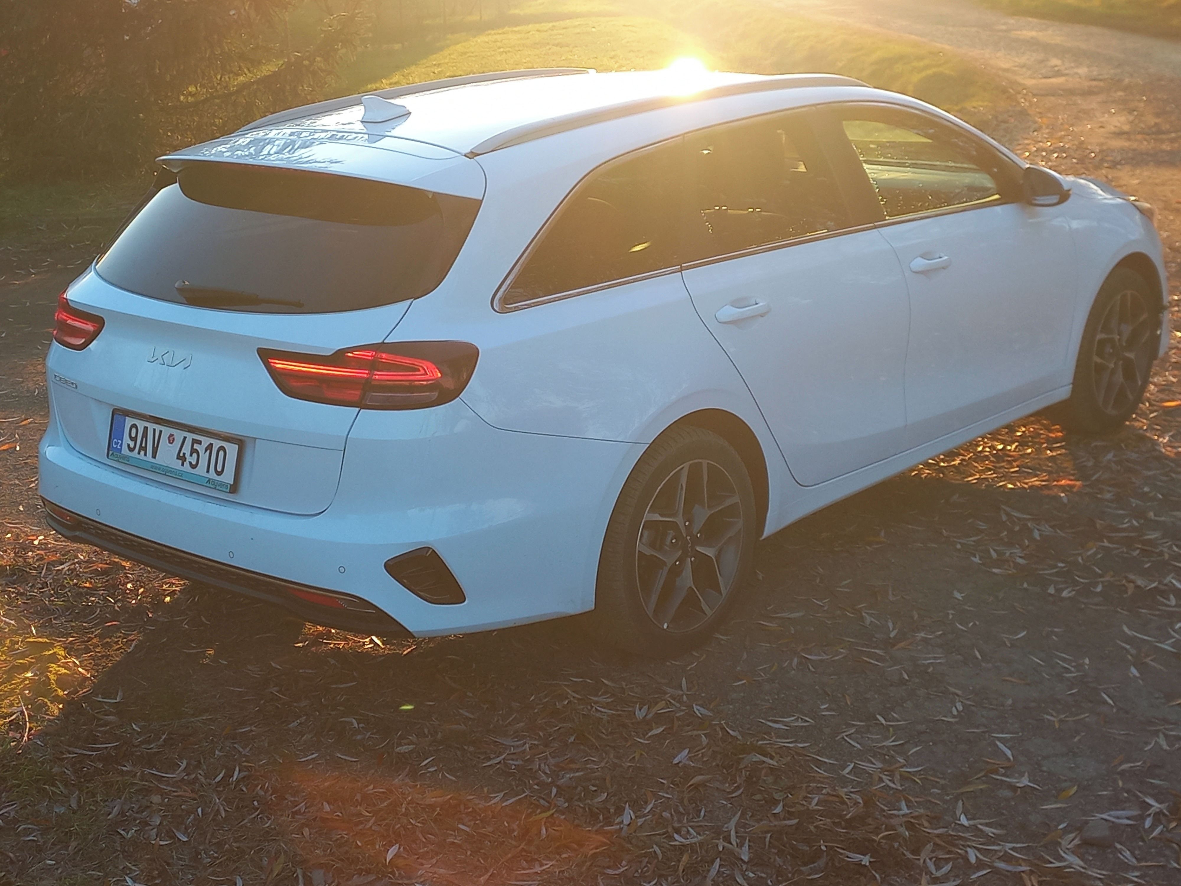 Kia Cee´d SW, 1.5T-GDi 118kW TOP,LED,AUTOMAT - fotka 4