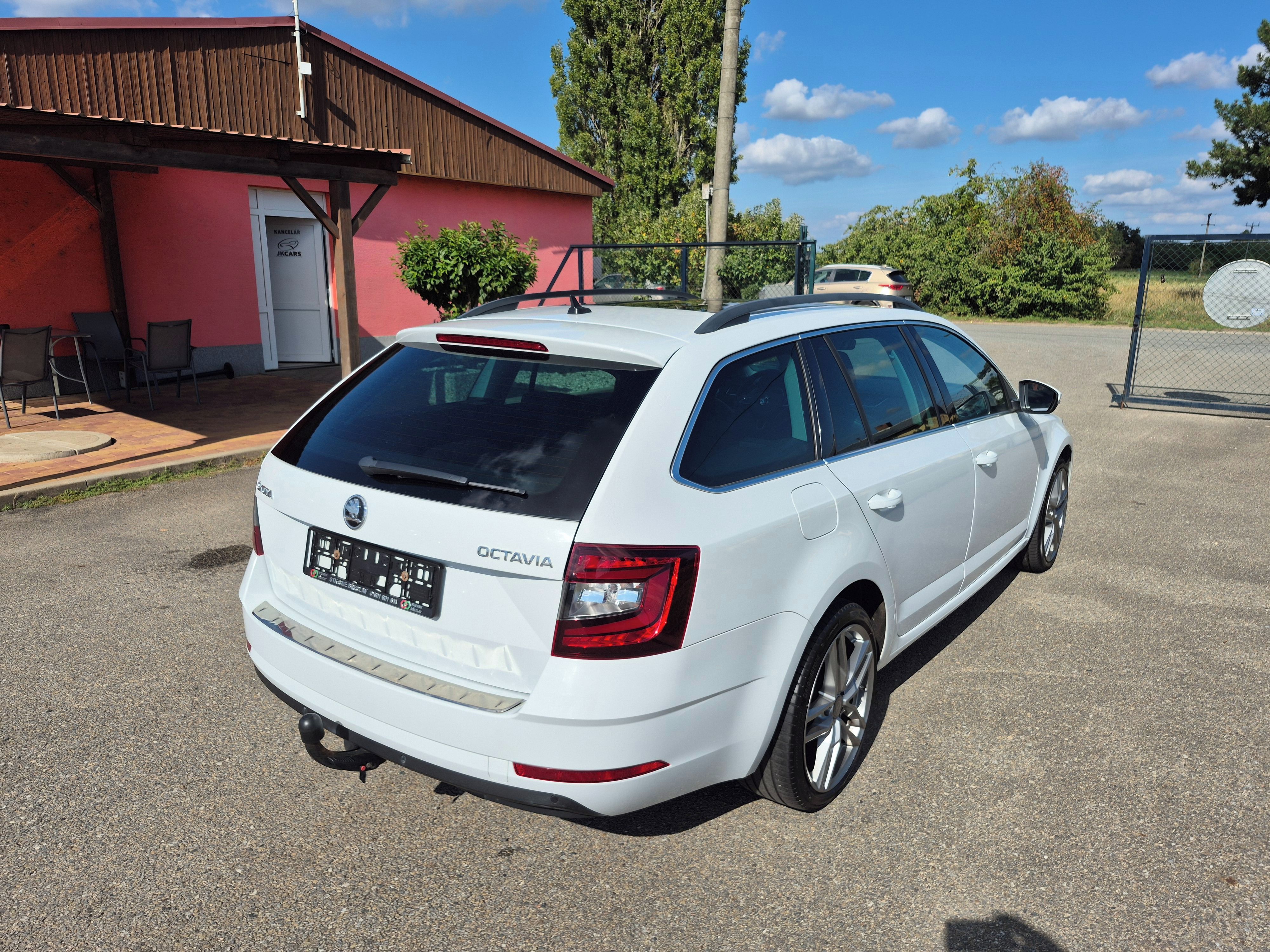 Škoda Octavia, 1,6TDI, 85kW, DSG, navigace - fotka 4
