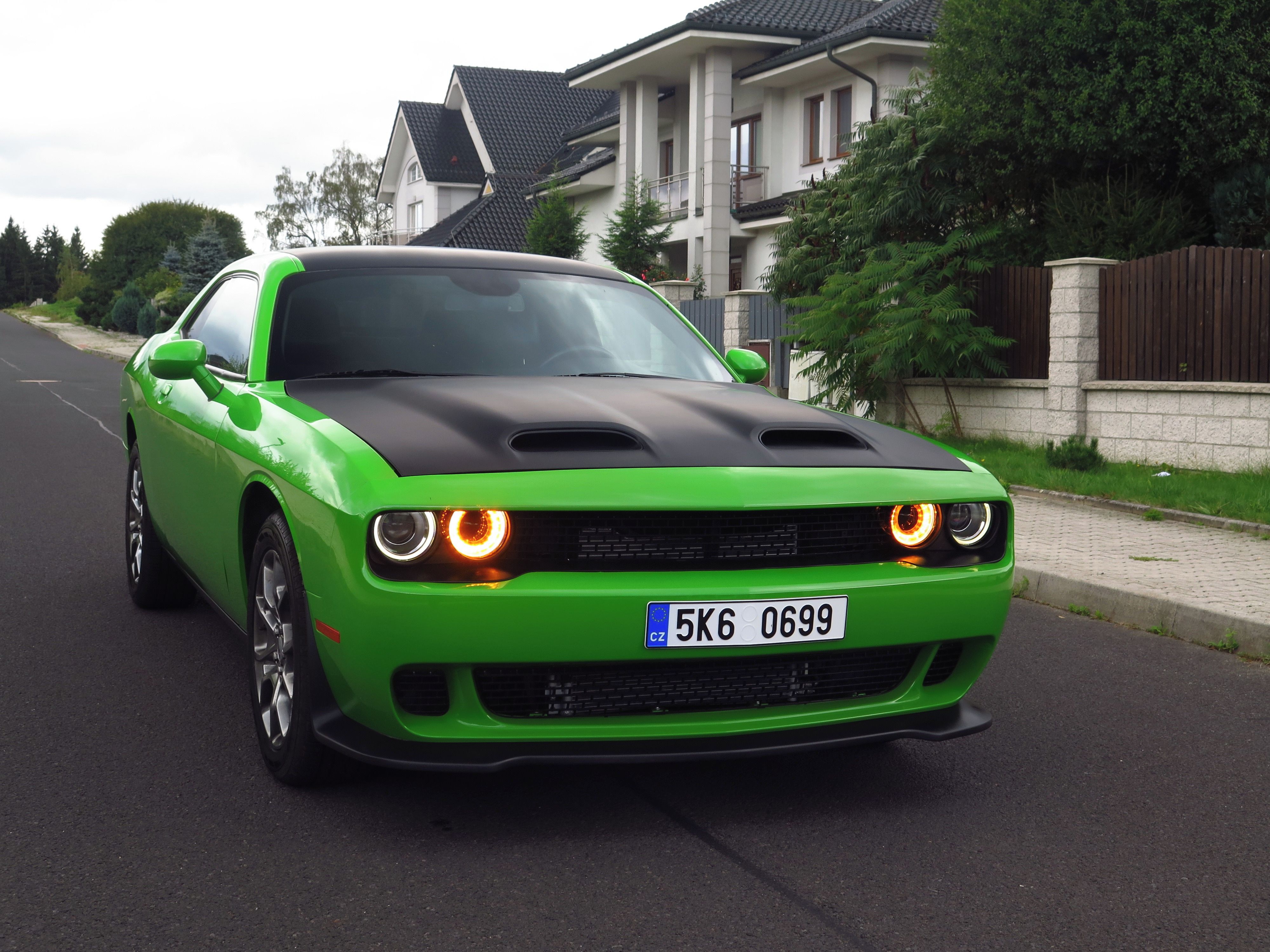 Dodge Challenger, 3.6 V6 - 4x4 - SRT vzhled - fotka 4