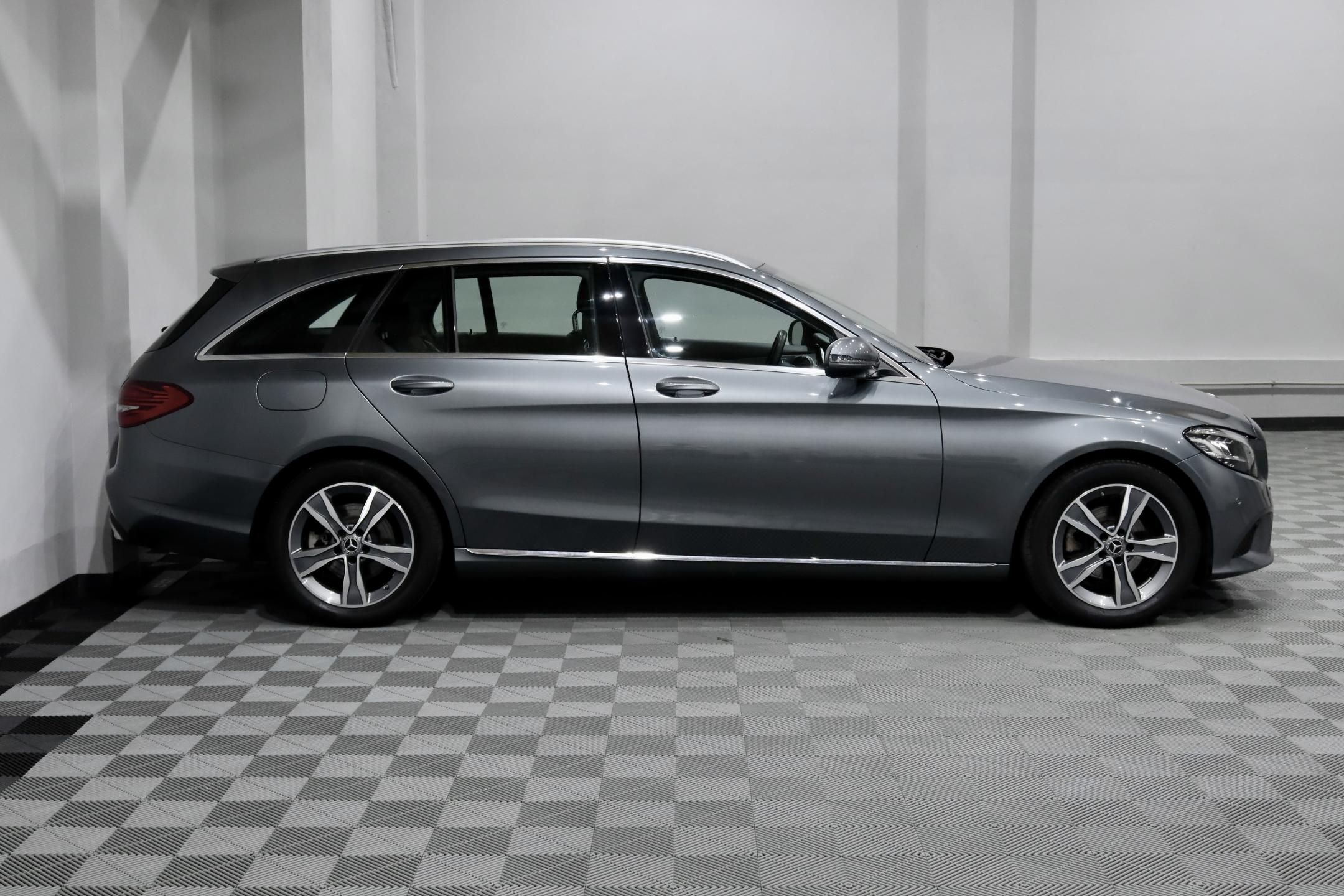 Mercedes-Benz Třídy C, 180 T 115 kW 9G-Tronic - fotka 4