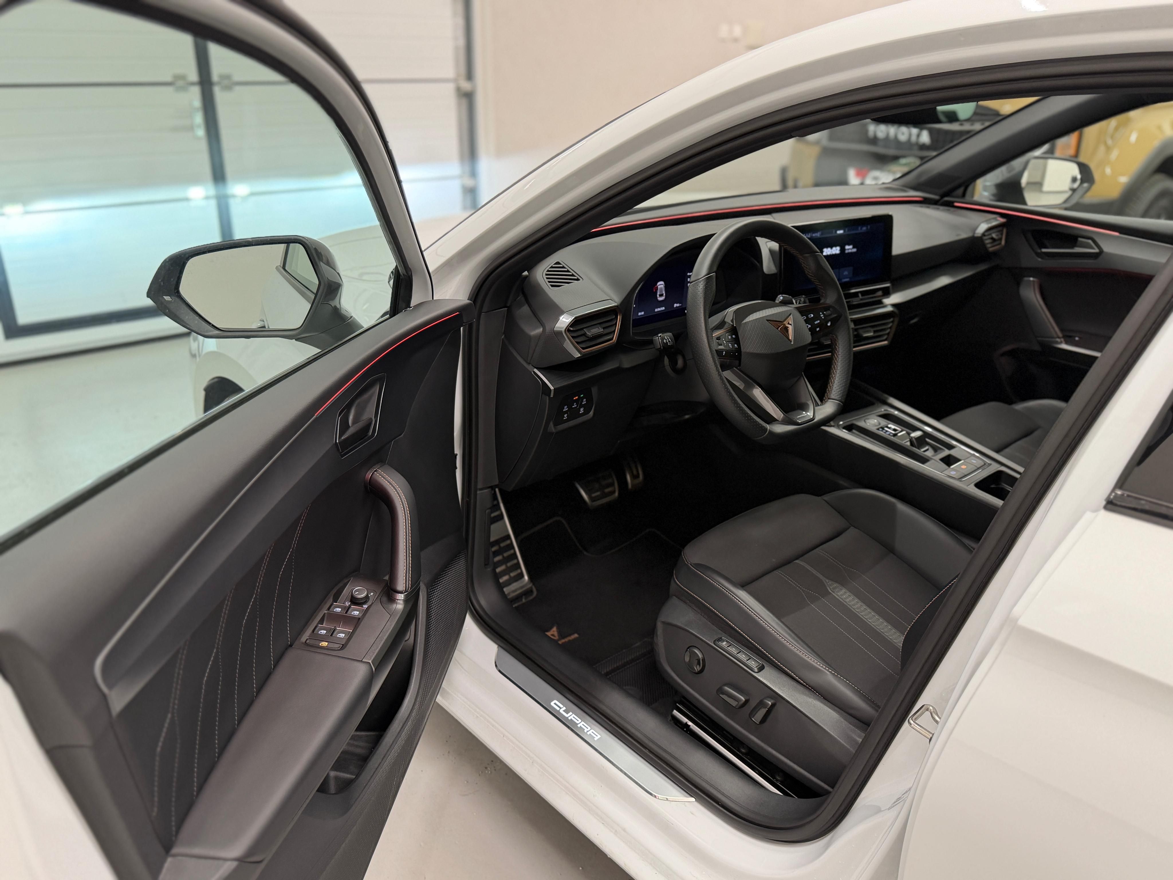 Cupra Leon, 1.4 e-HYBRID VZ 180 *1M*DPH* - fotka 3