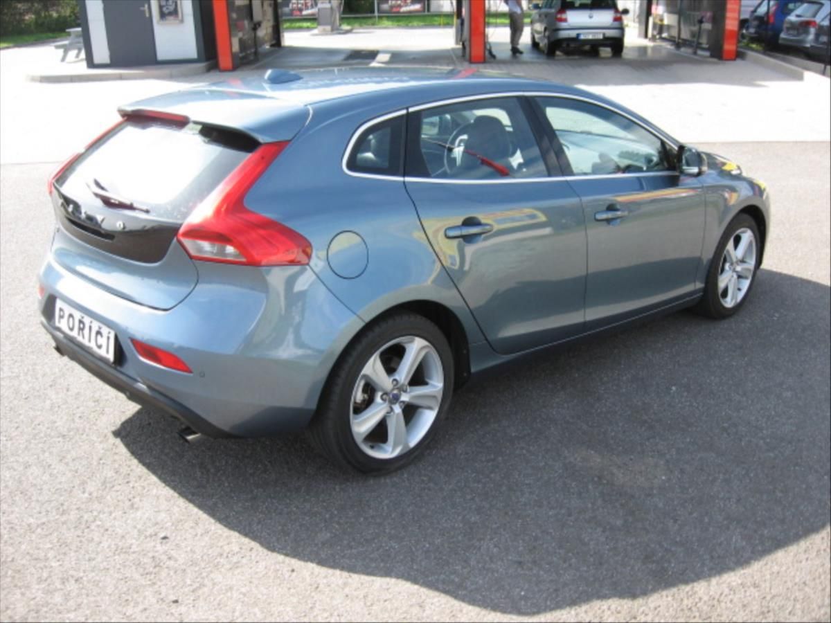 Volvo V40, 1,6 Manuál kW 110 - fotka 6