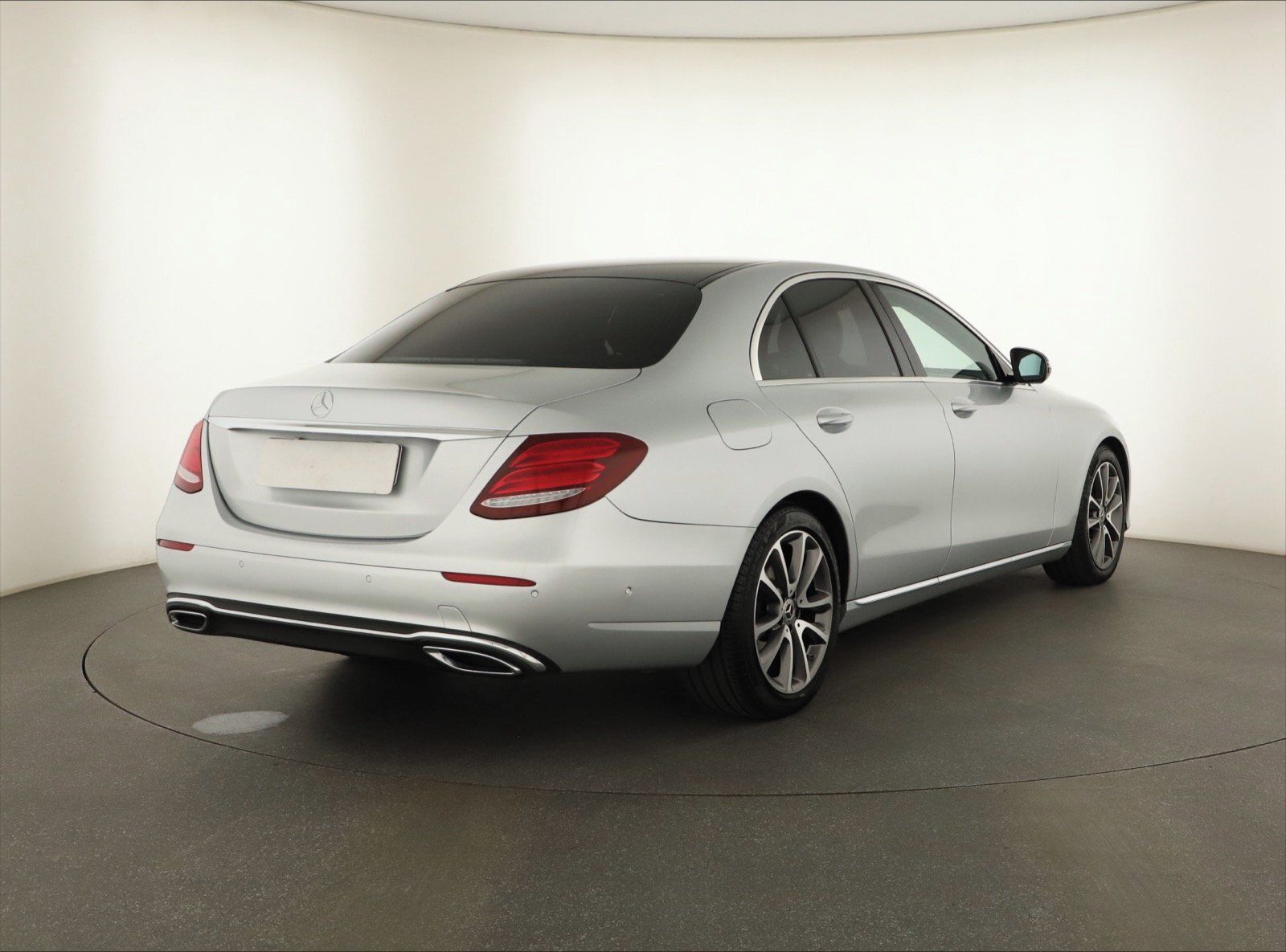 Mercedes-Benz Třídy E, 200 d, Automat, Kůže, Navi - fotka 5
