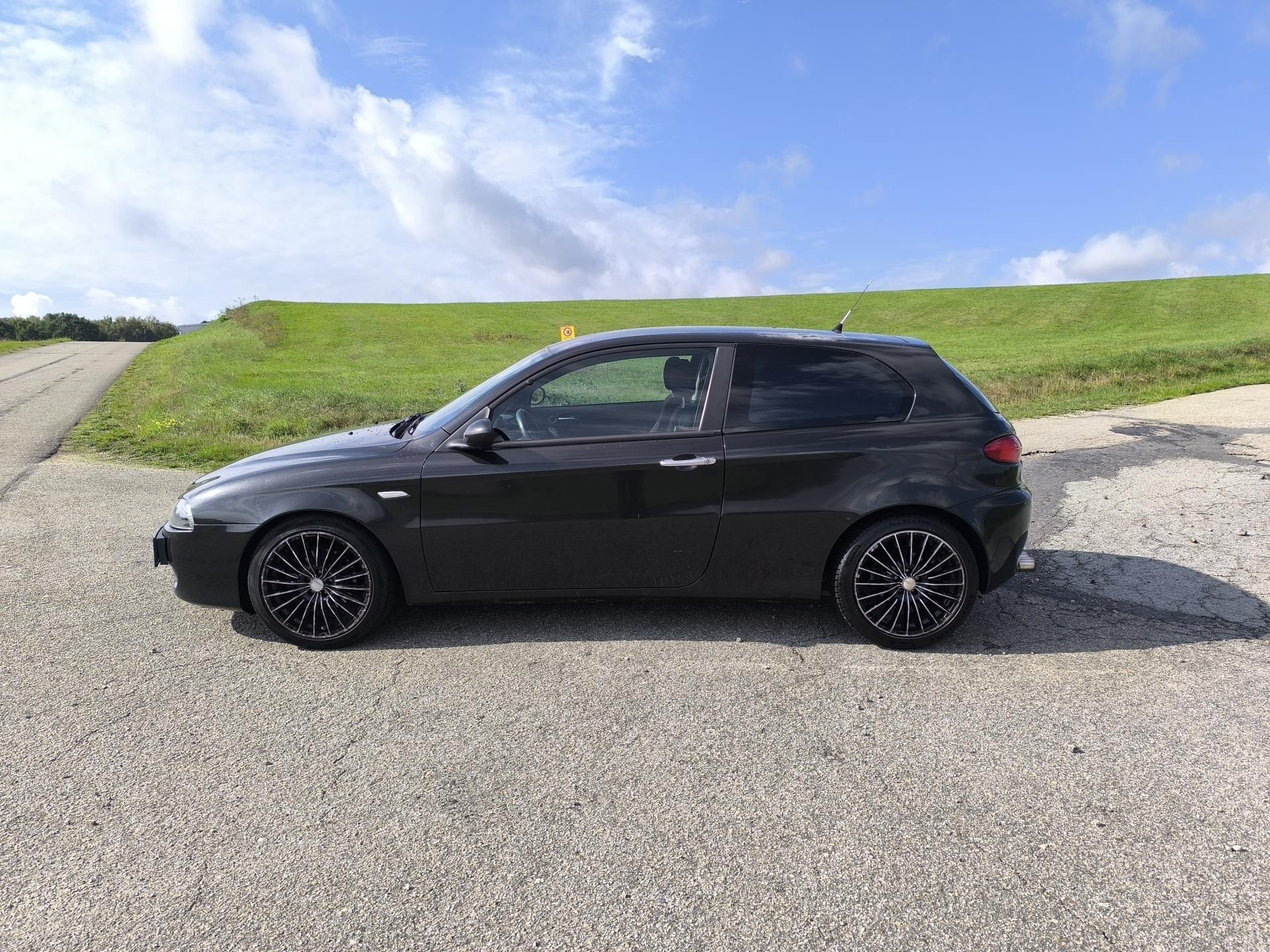 Alfa Romeo 147, 1.6 16V DOLOŽENÉ KM.NOVÁ STK - fotka 4