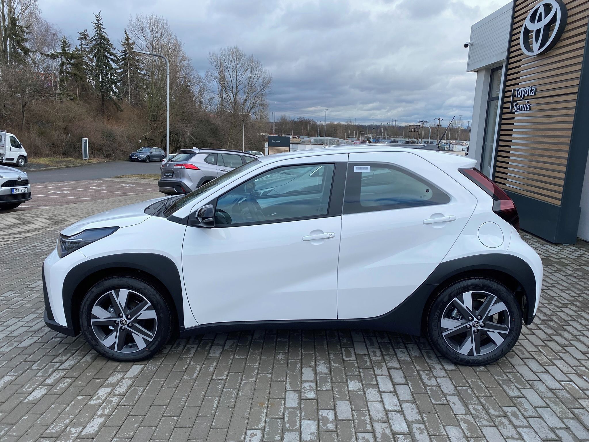 Toyota Aygo, 1.5 HEV COMFORT - fotka 3