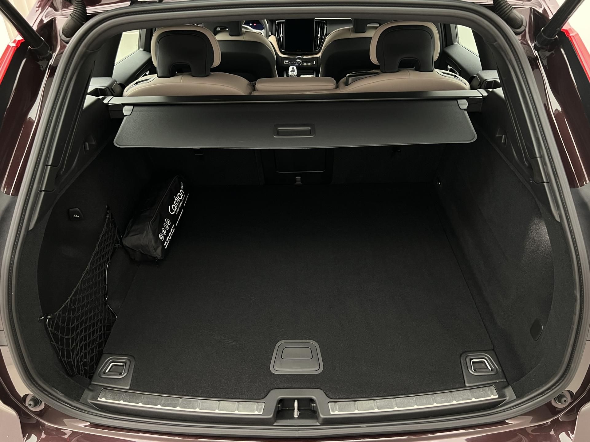Volvo XC60, B5 AWD DARK PLUS RECHARGE CZ - fotka 5