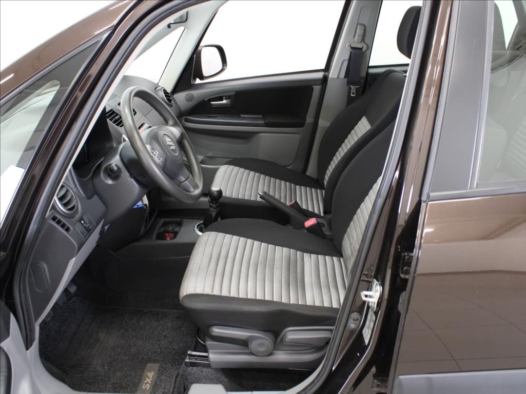 Suzuki SX4, 1,6 VVT 88kW 129tkm. 1.maj.ČR - fotka 6
