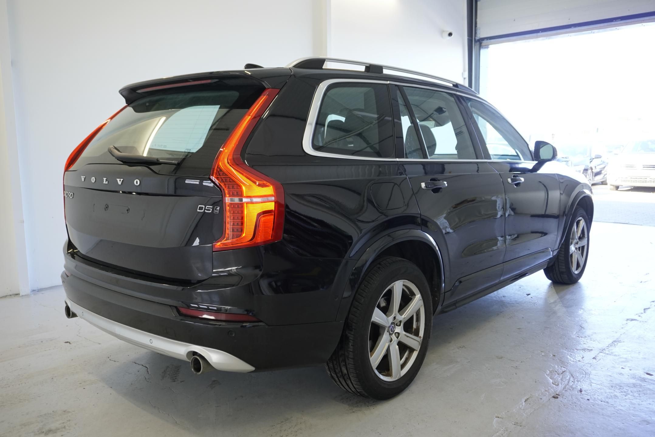 Volvo XC90, D5 MOMENTUM 4WD - fotka 5