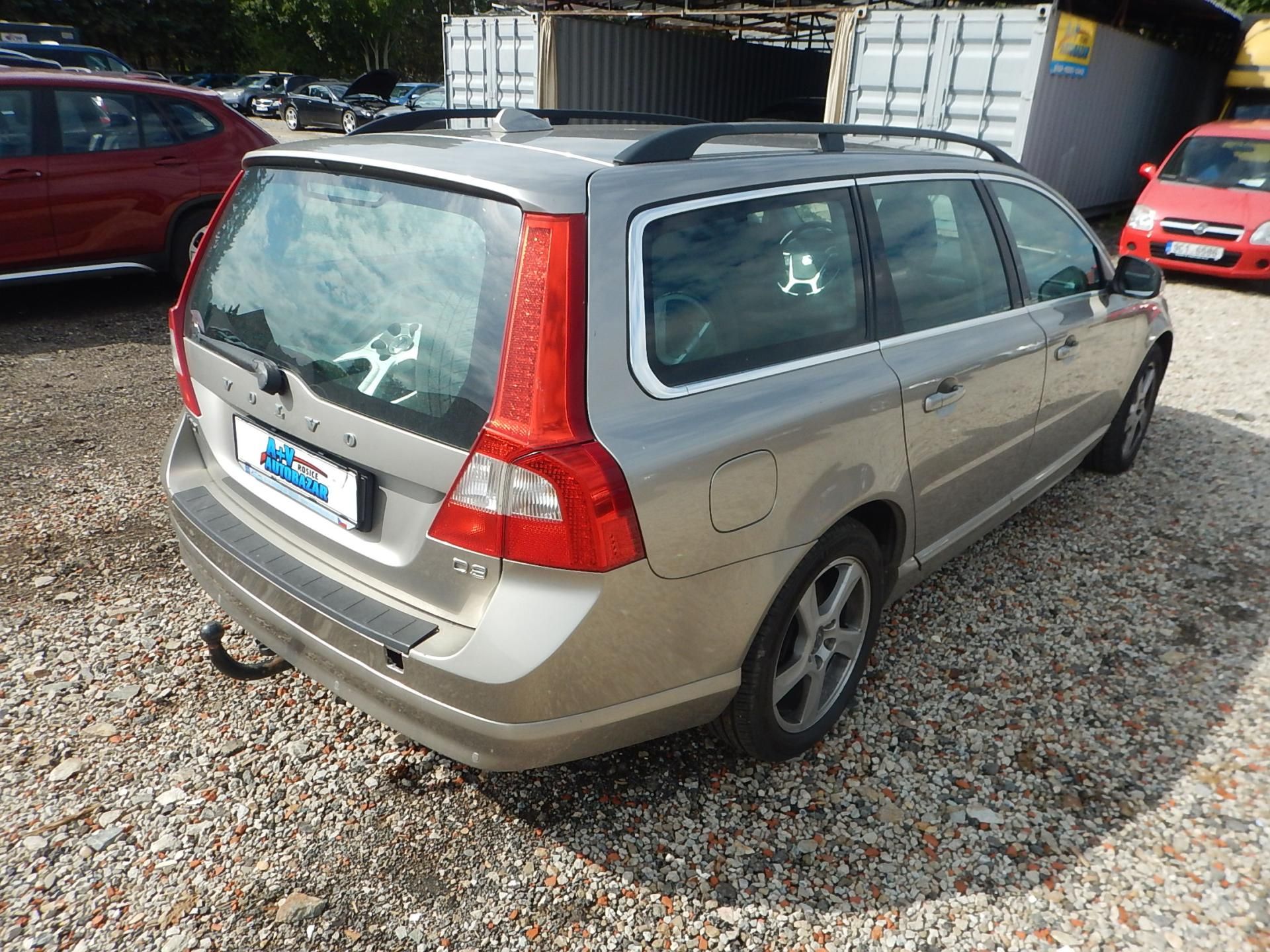 Volvo V70, D3 2.0 D, AUT, 120 kW - fotka 6